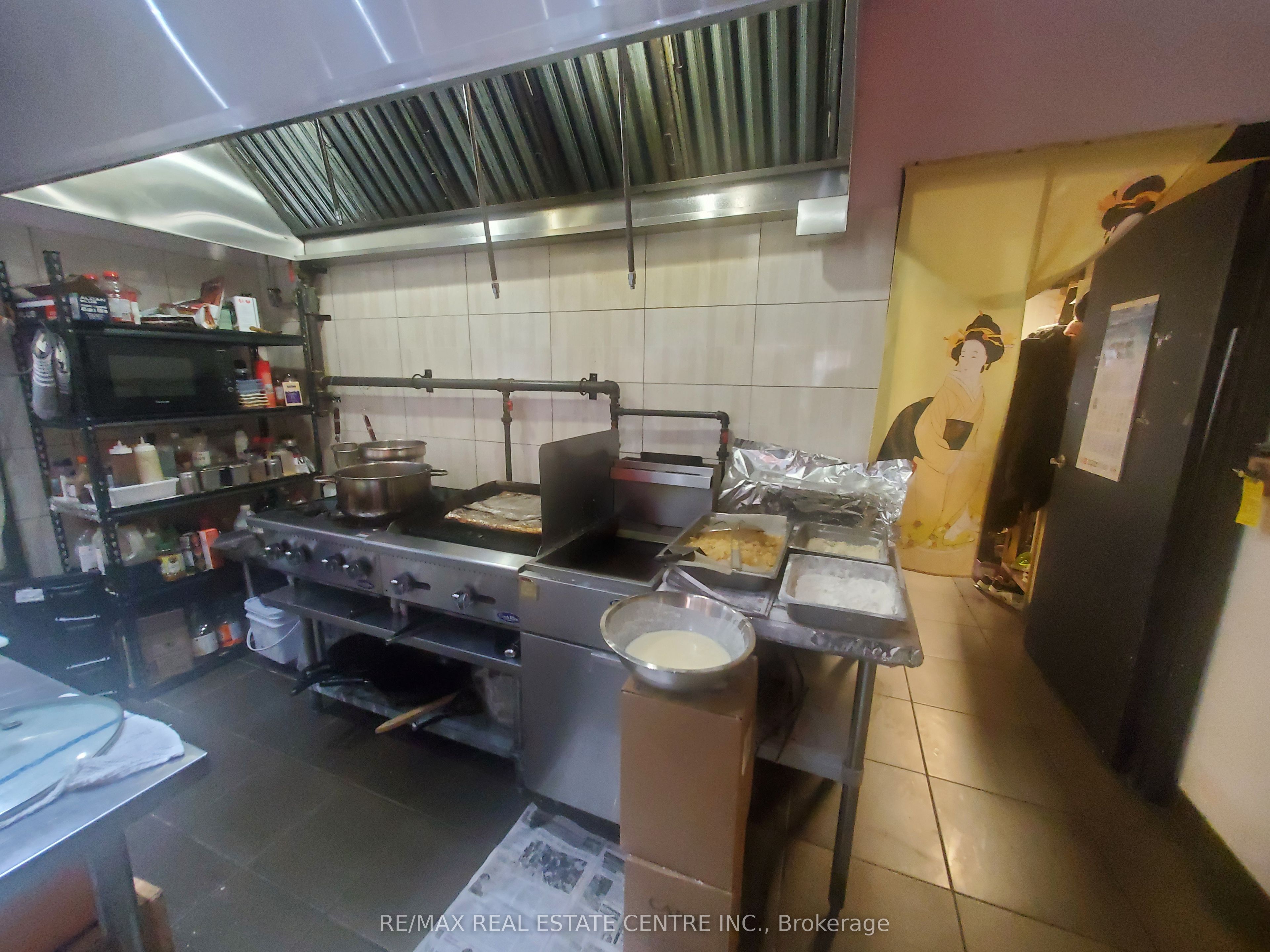 #4 - 645 Lakeshore Road Property Photo 11