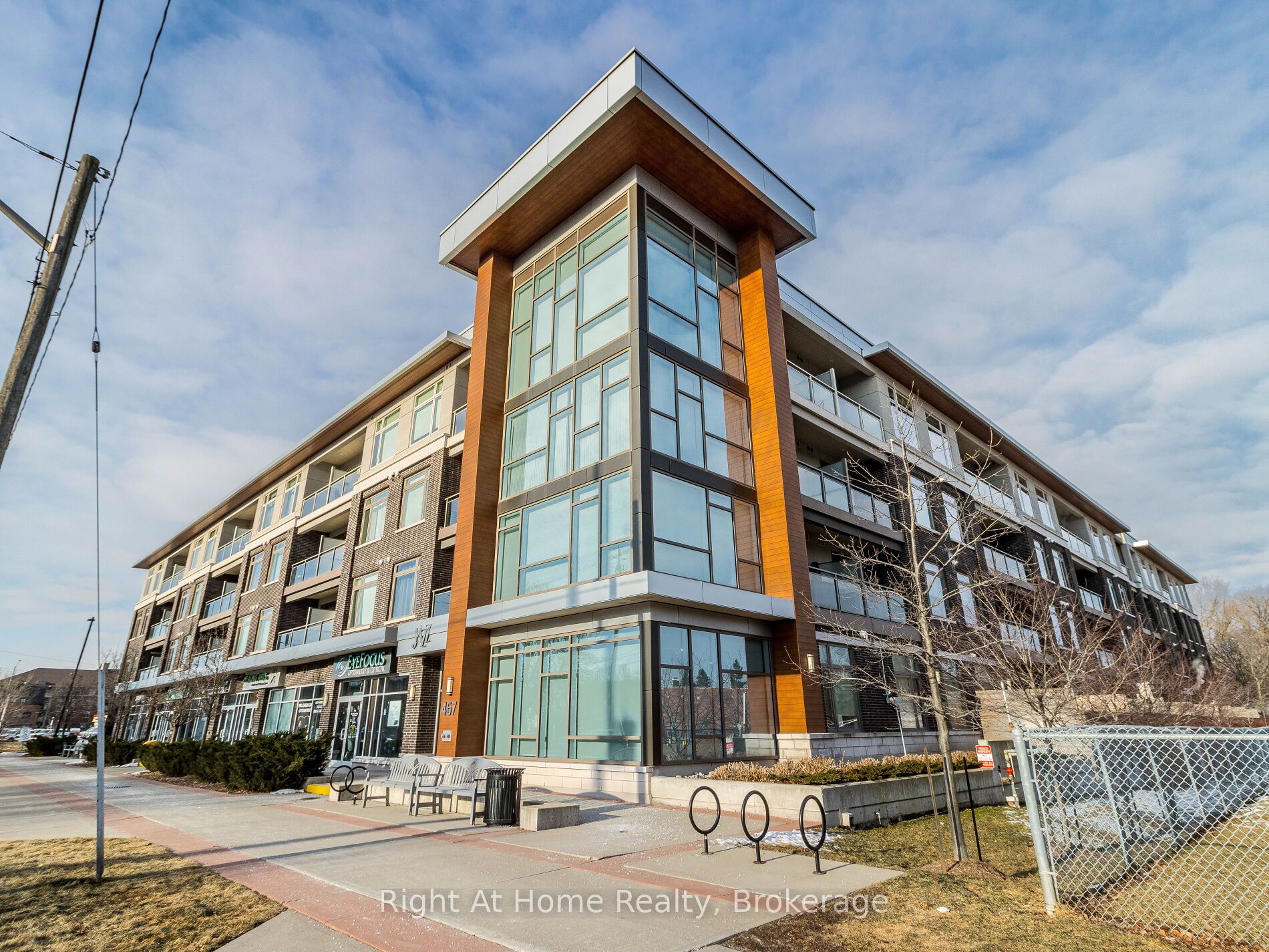 #305 - 457 Plains Road Property Photo 2