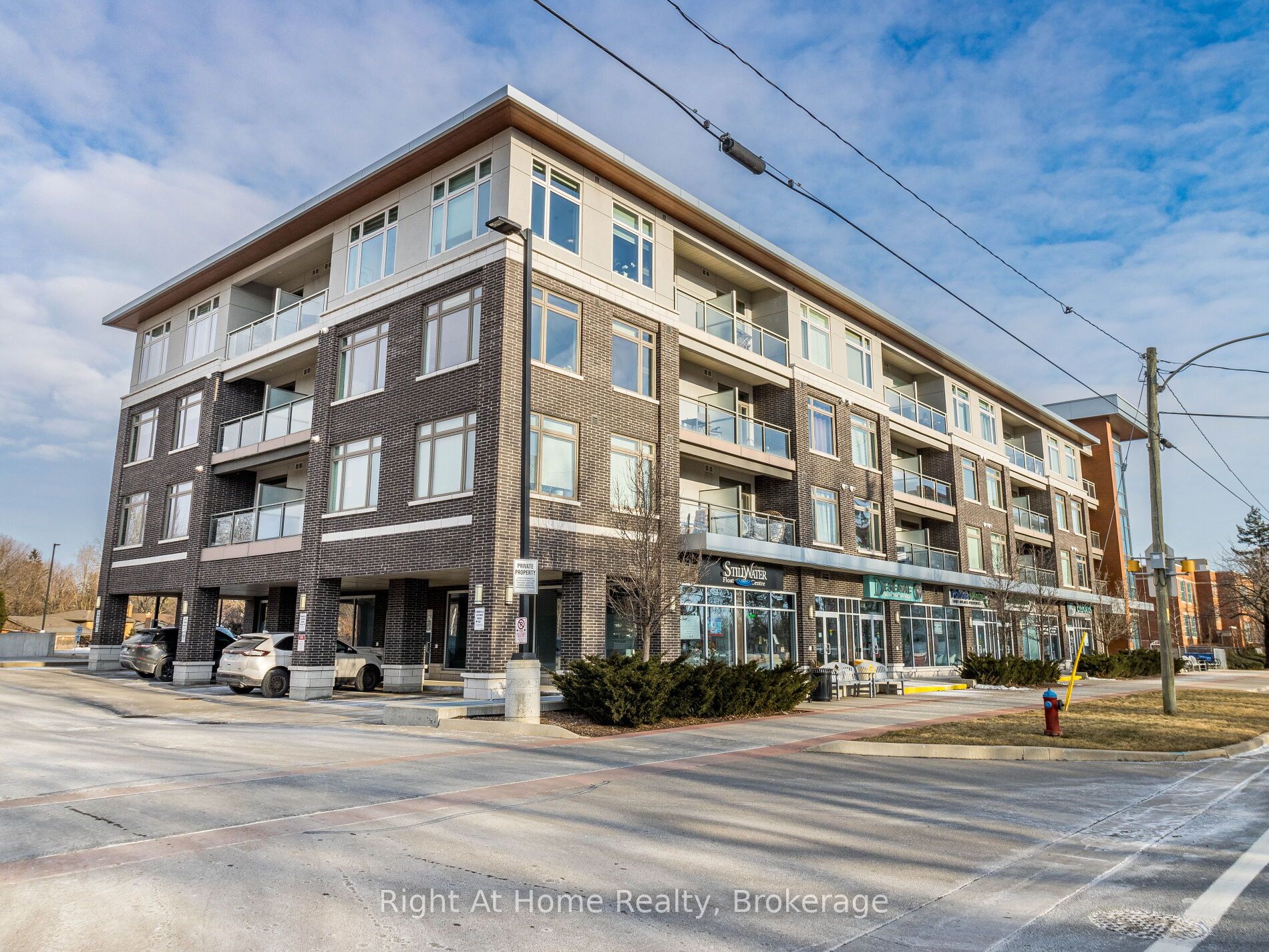 #305 - 457 Plains Road Property Photo 3