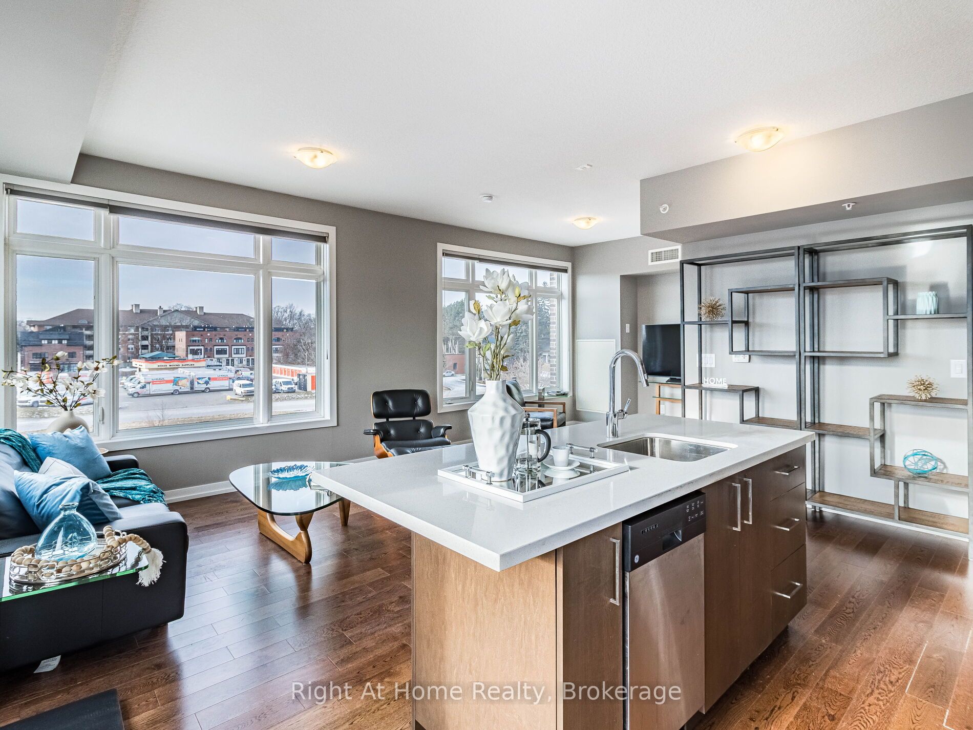 #305 - 457 Plains Road Property Photo 10