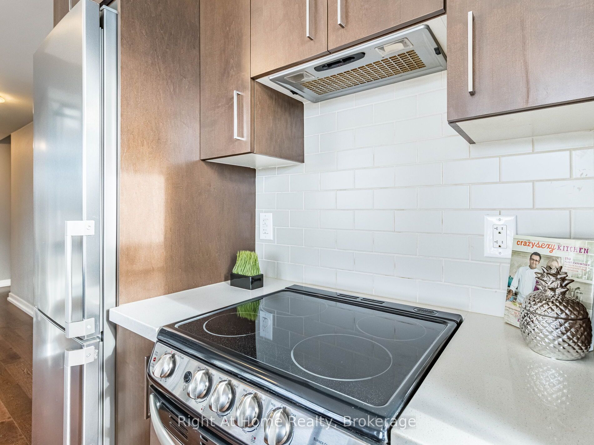#305 - 457 Plains Road Property Photo 20