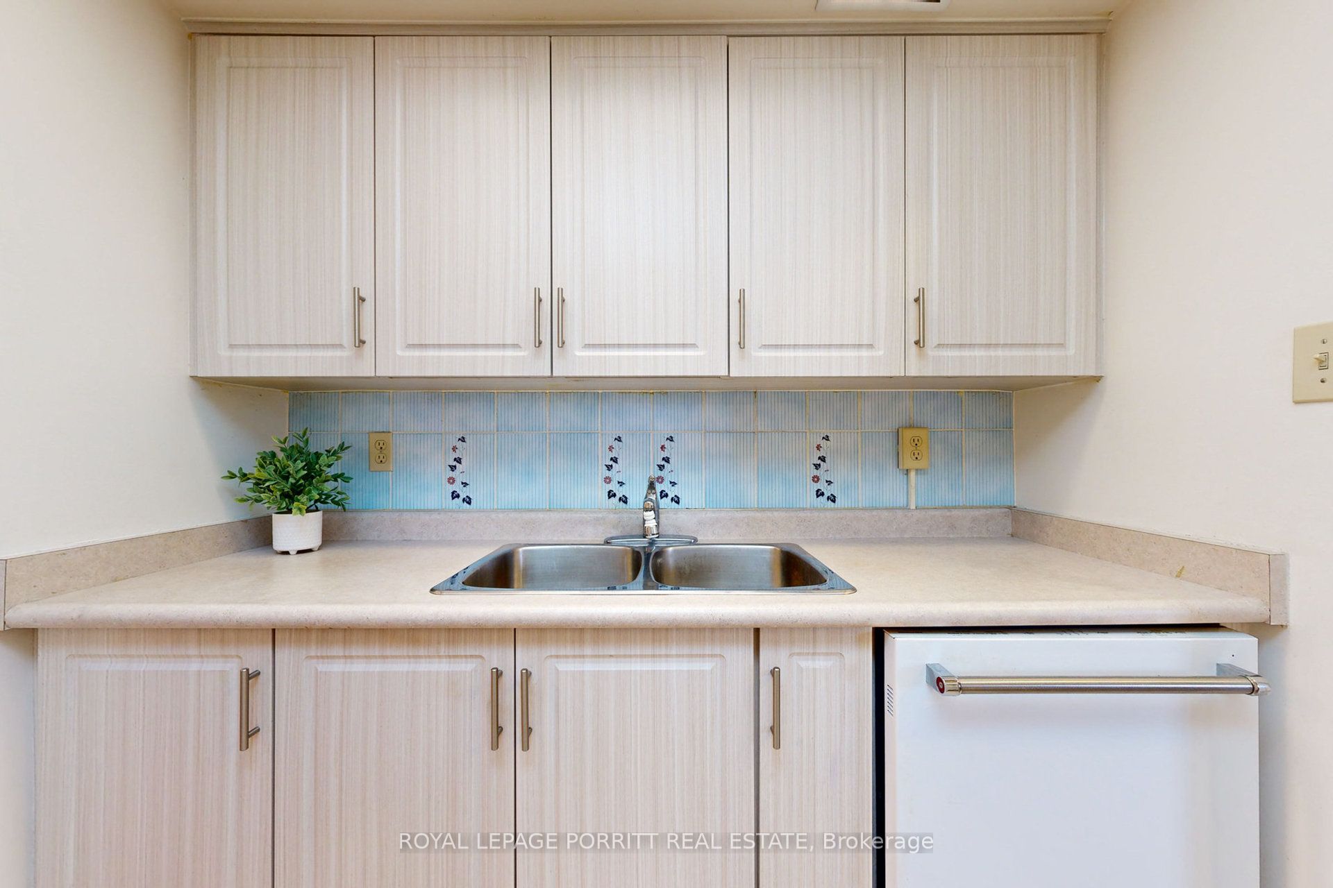 #510 - 1535 Lakeshore Road Property Photo 4