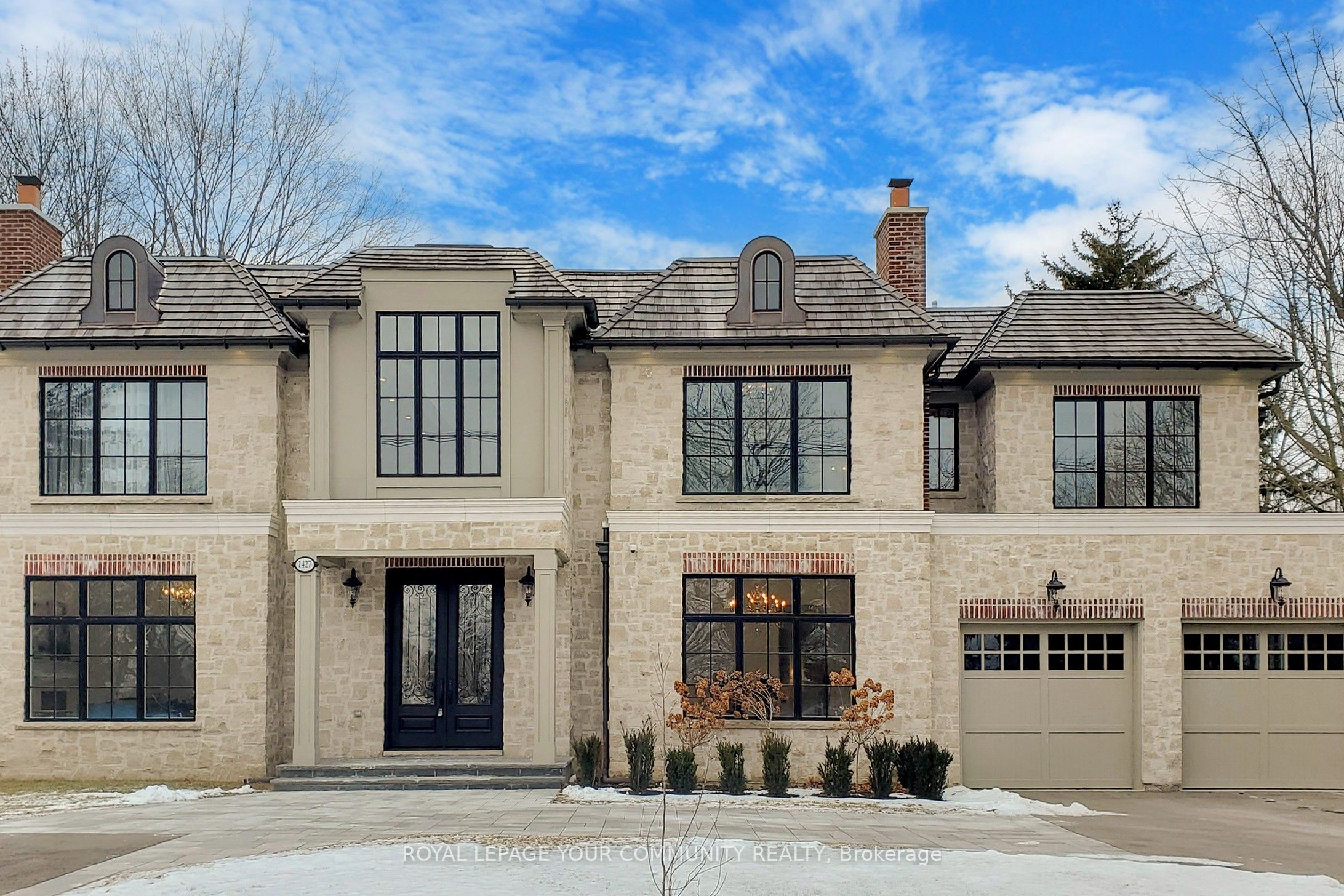 1427 Lake Shore Rd W Property Photo