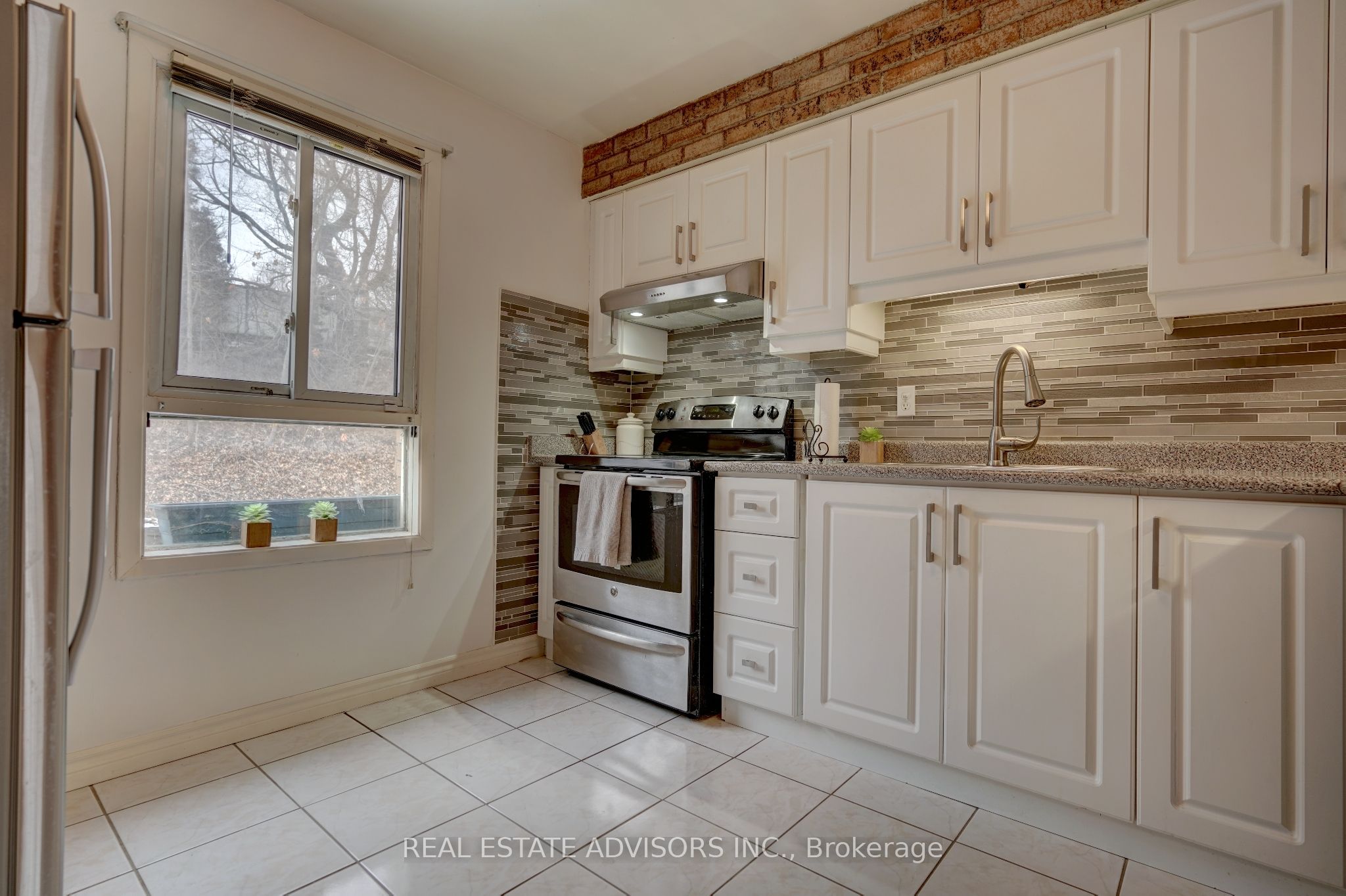 #47 - 3175 Kirwin Avenue Property Photo 2