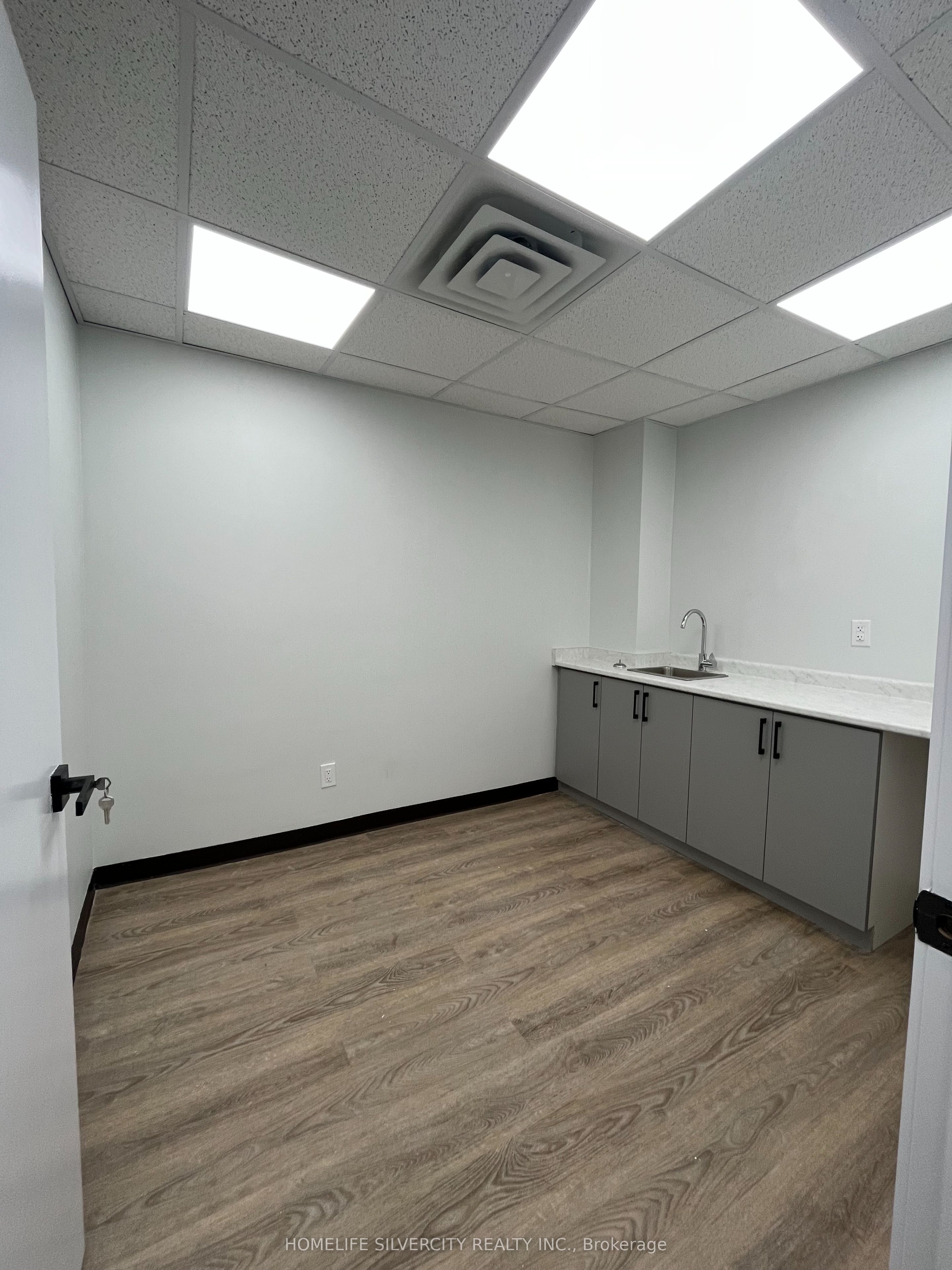 #b2 - 10095 Bramalea Road Property Photo 11