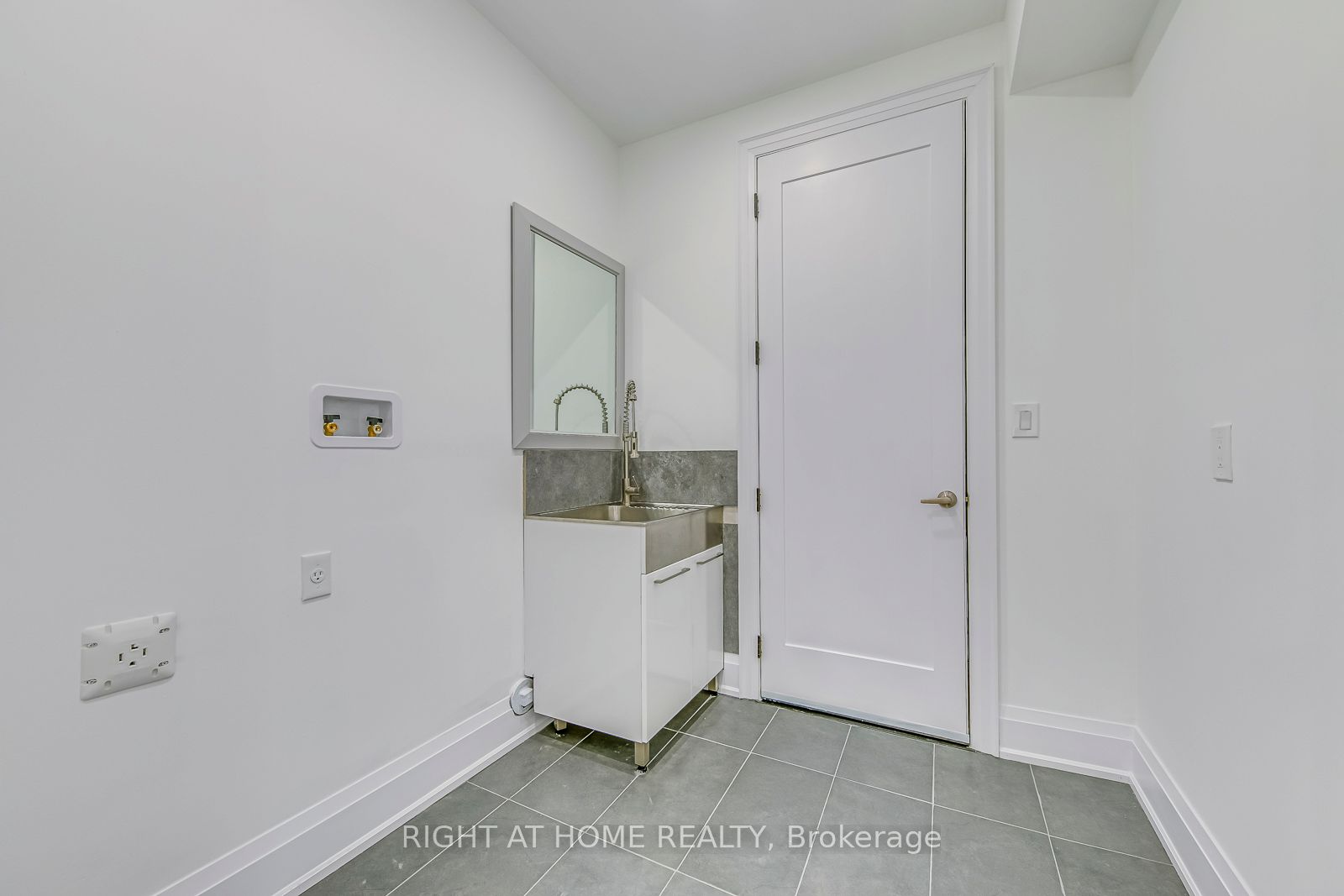 5 Enfield Avenue Property Photo 29