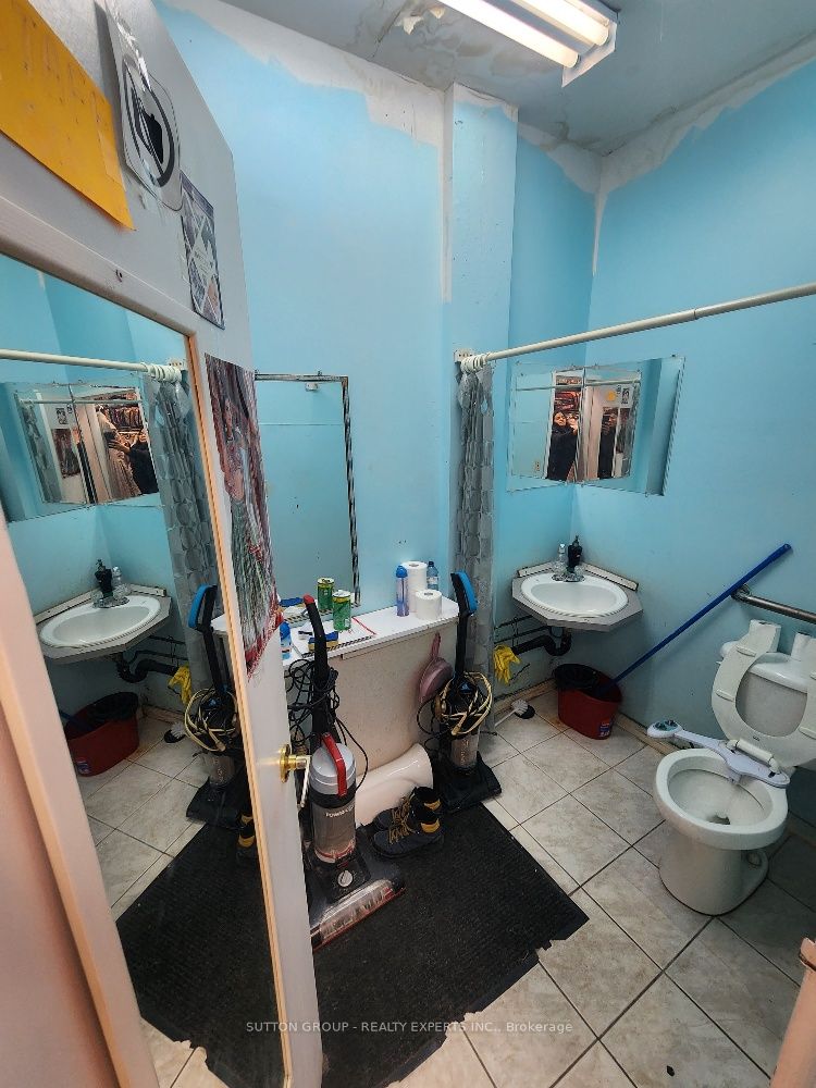 #5 - 2575 Steeles Avenue Property Photo 18