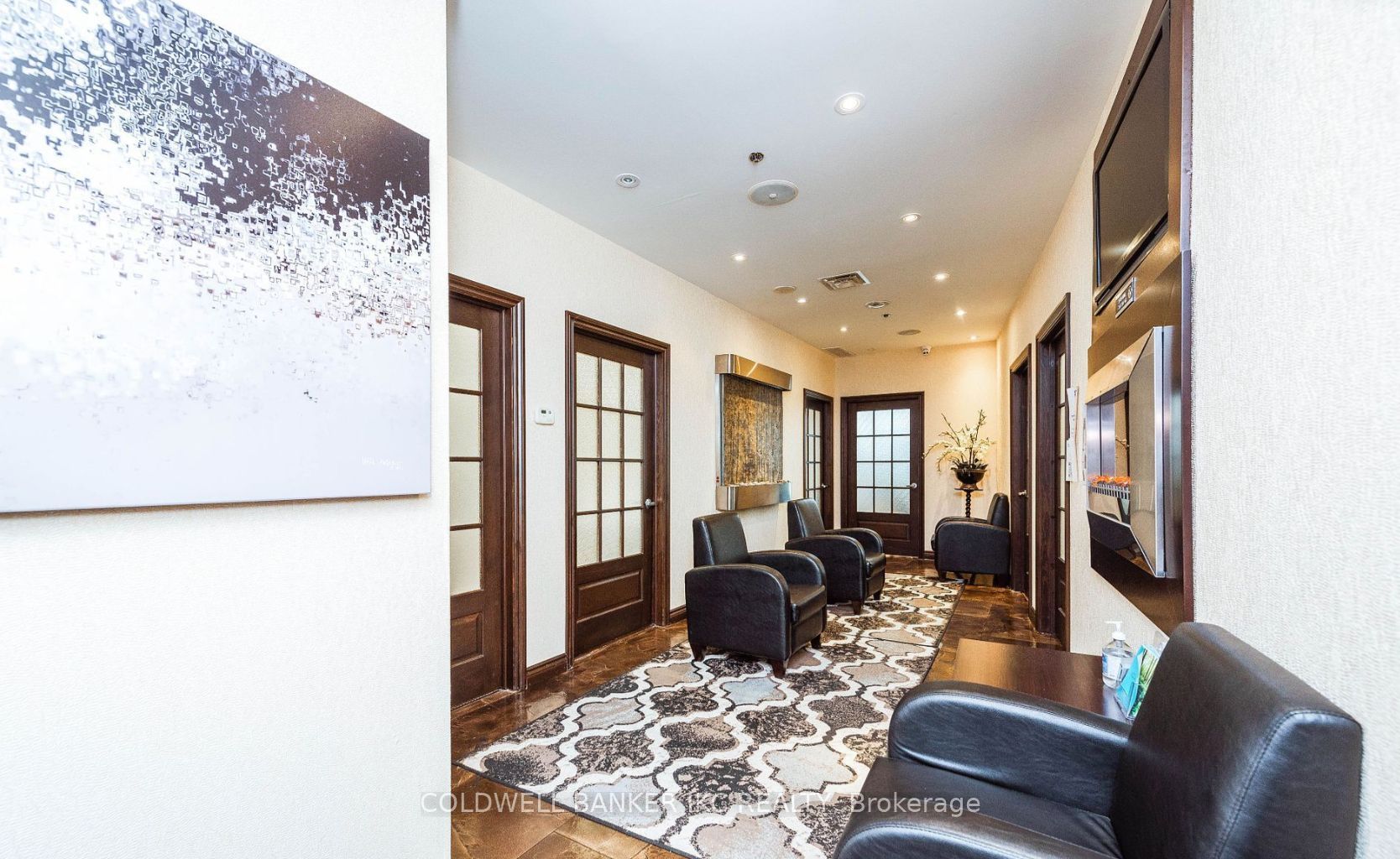 #c211 - 3885 Duke Of York Boulevard Property Photo 7
