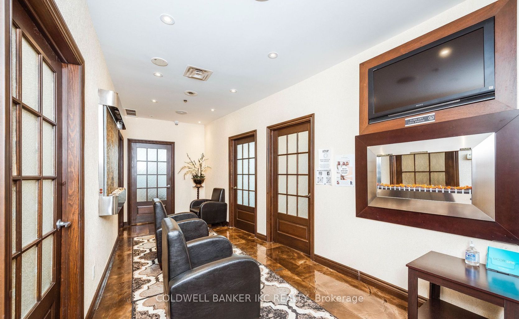 #c211 - 3885 Duke Of York Boulevard Property Photo 9