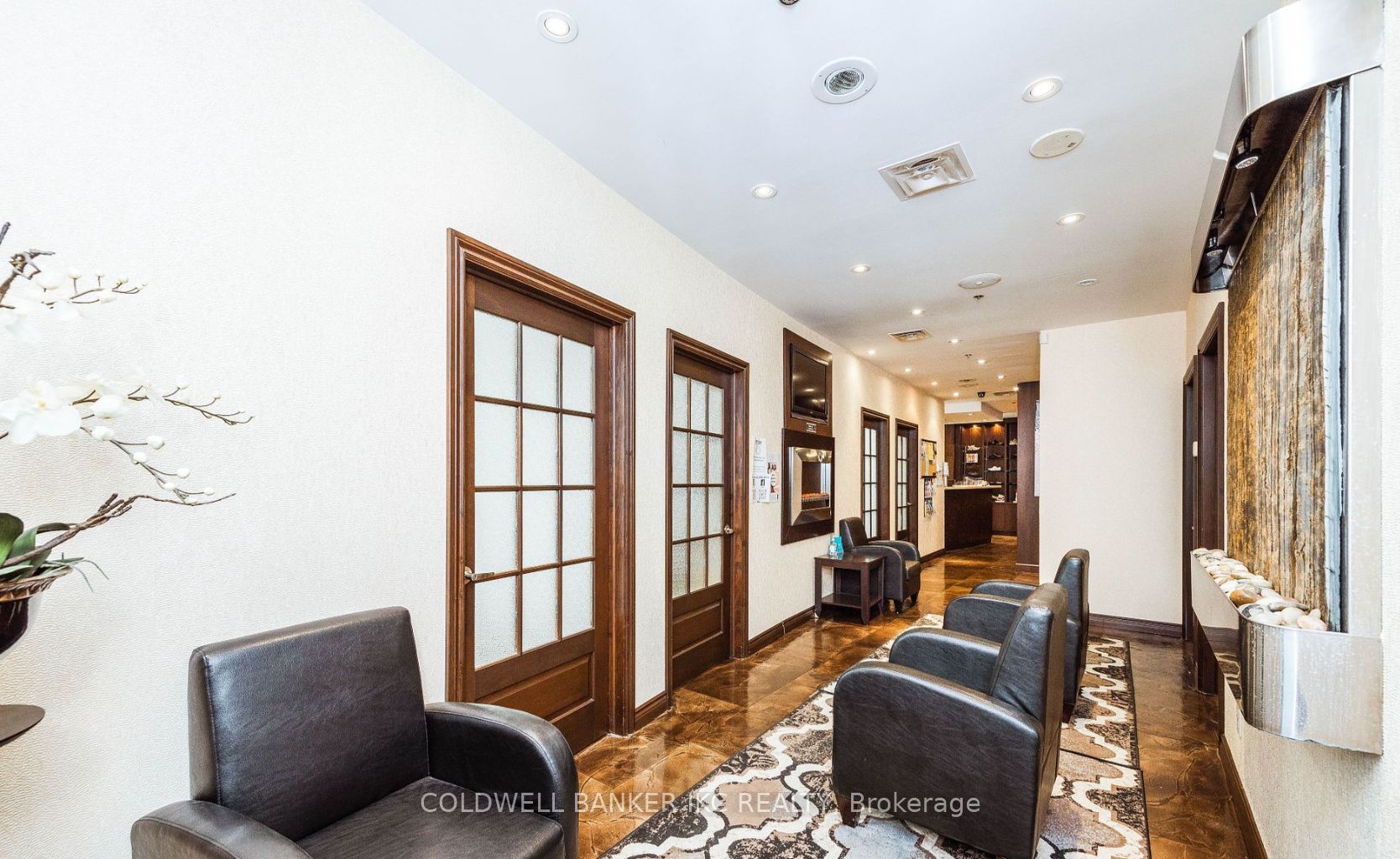 #c211 - 3885 Duke Of York Boulevard Property Photo 10