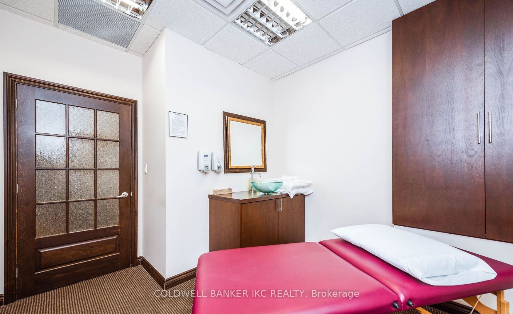 #c211 - 3885 Duke Of York Boulevard Property Photo 19
