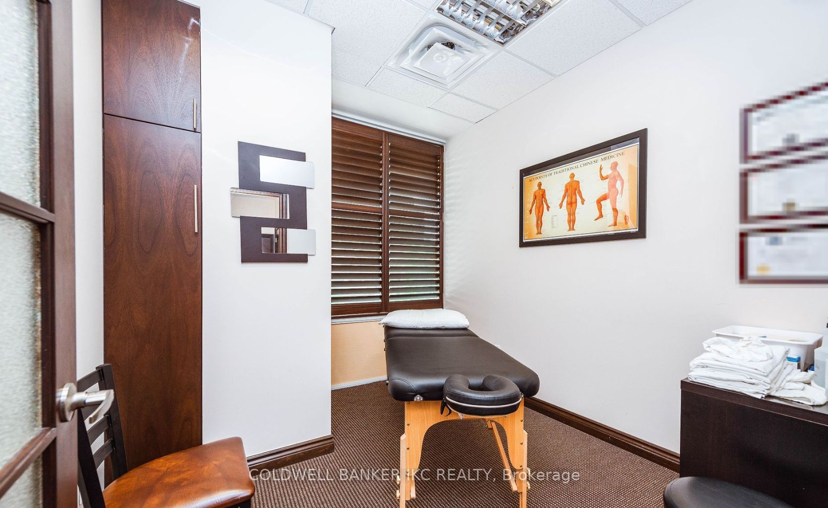 #c211 - 3885 Duke Of York Boulevard Property Photo 24