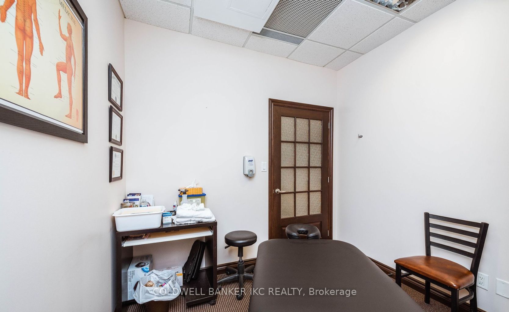 #c211 - 3885 Duke Of York Boulevard Property Photo 27