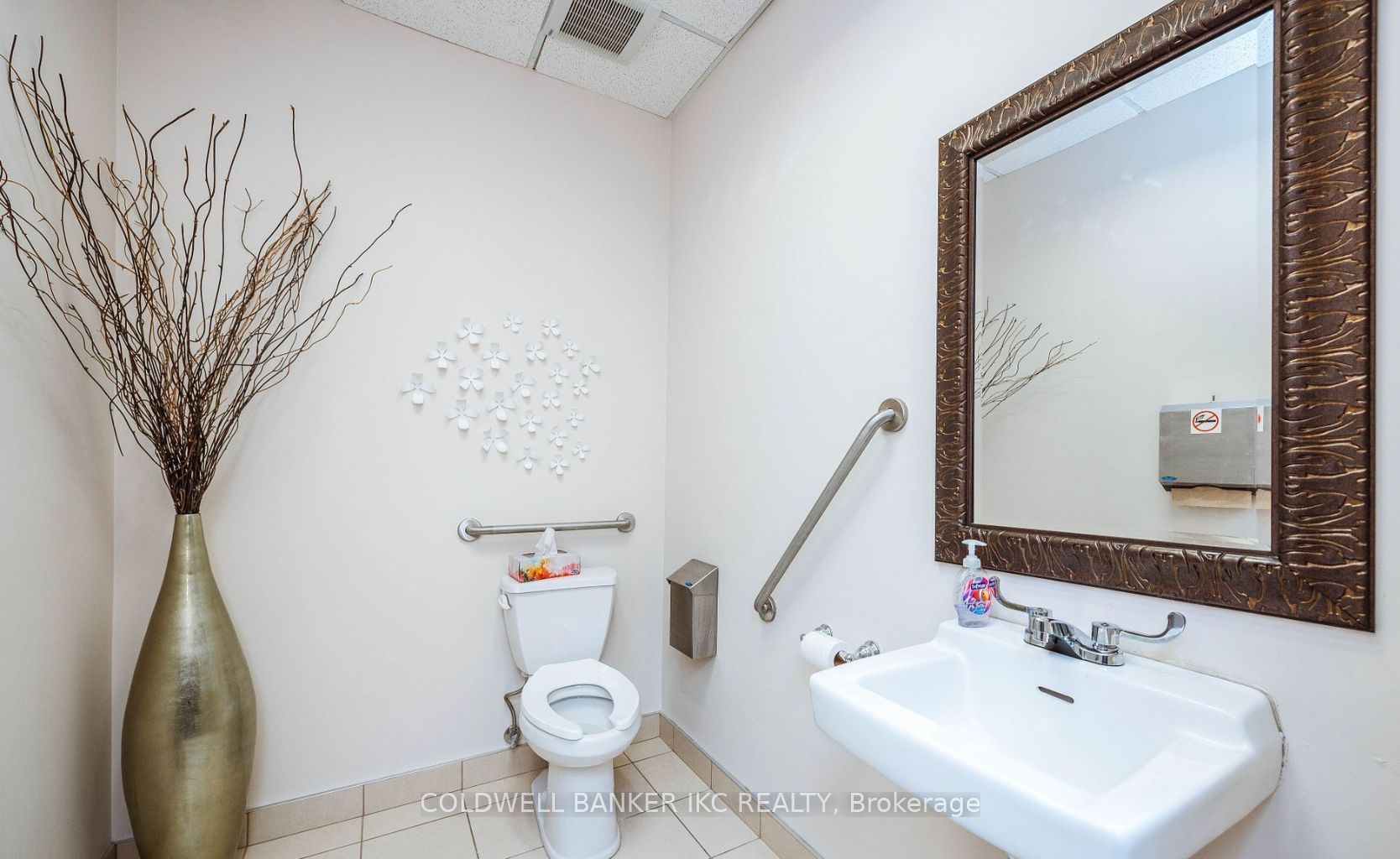 #c211 - 3885 Duke Of York Boulevard Property Photo 28