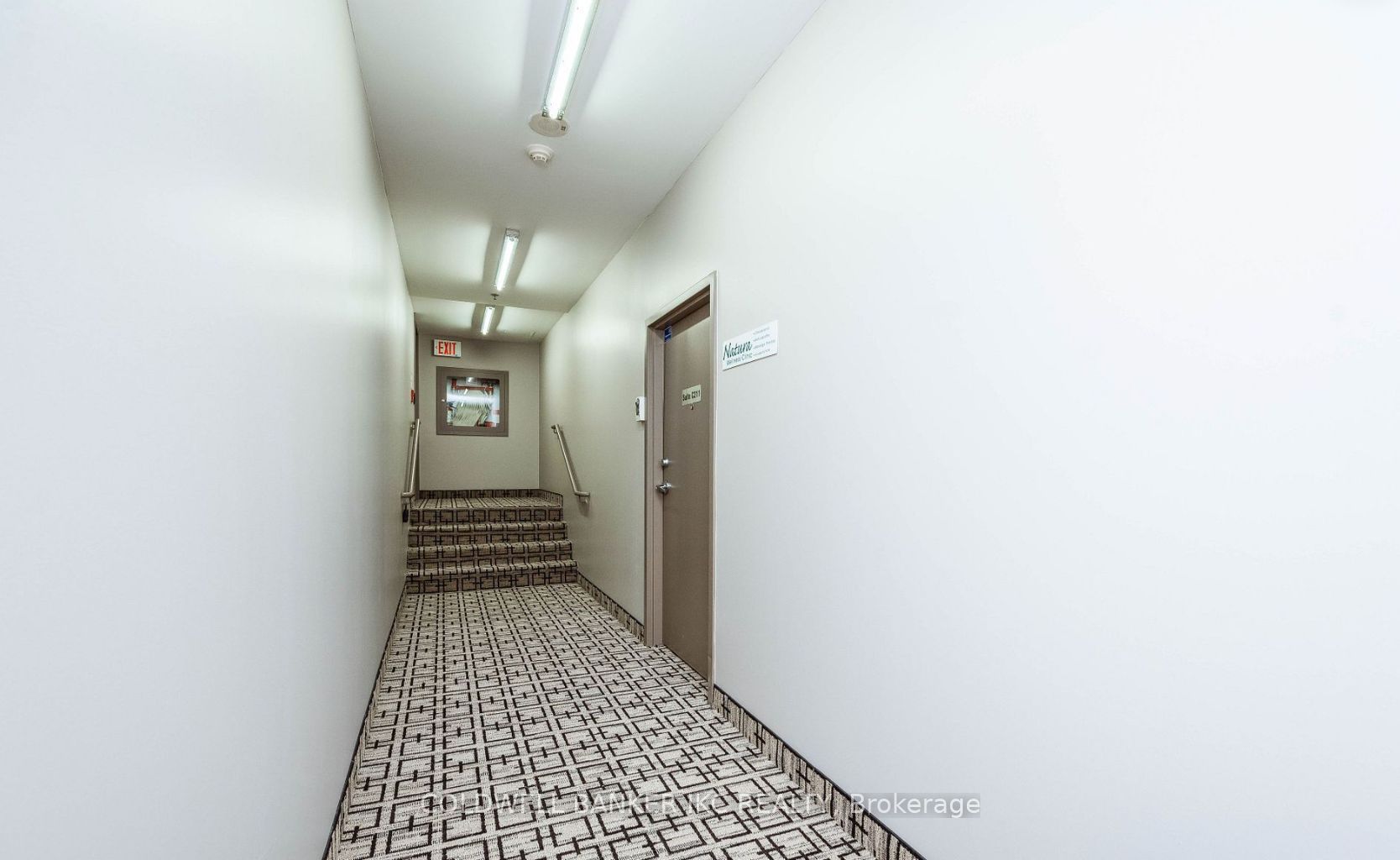 #c211 - 3885 Duke Of York Boulevard Property Photo 36