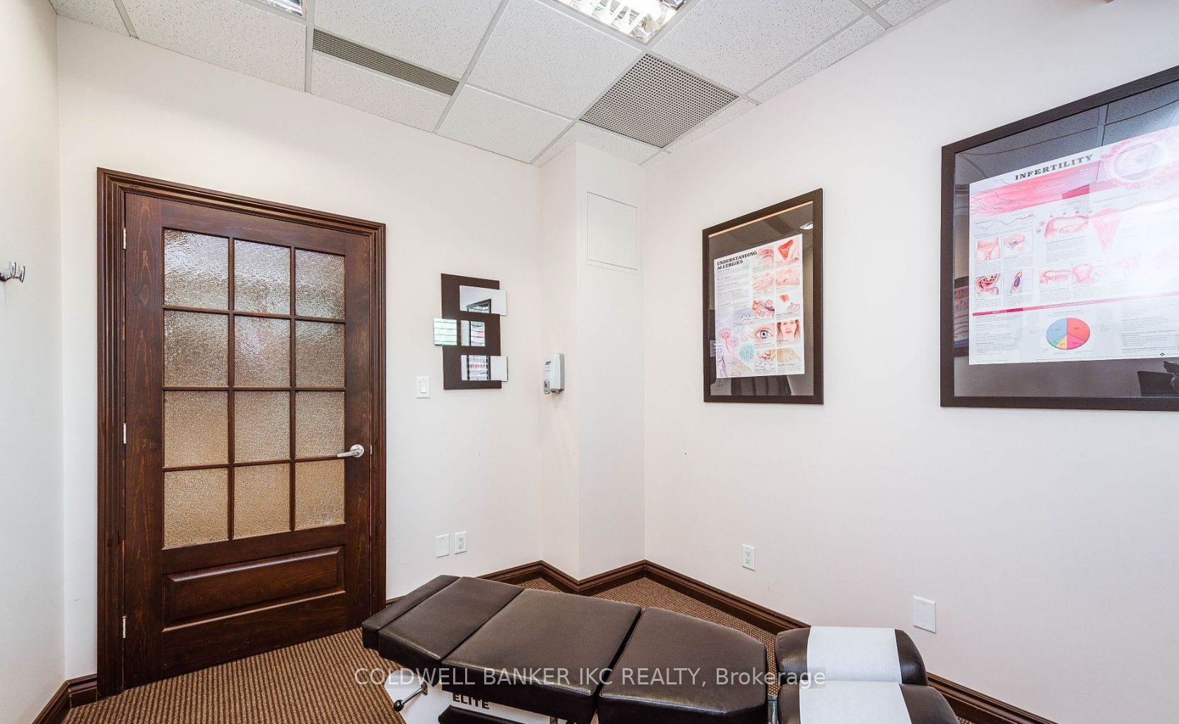 3885 Duke Of York Blvd Property Photo 23