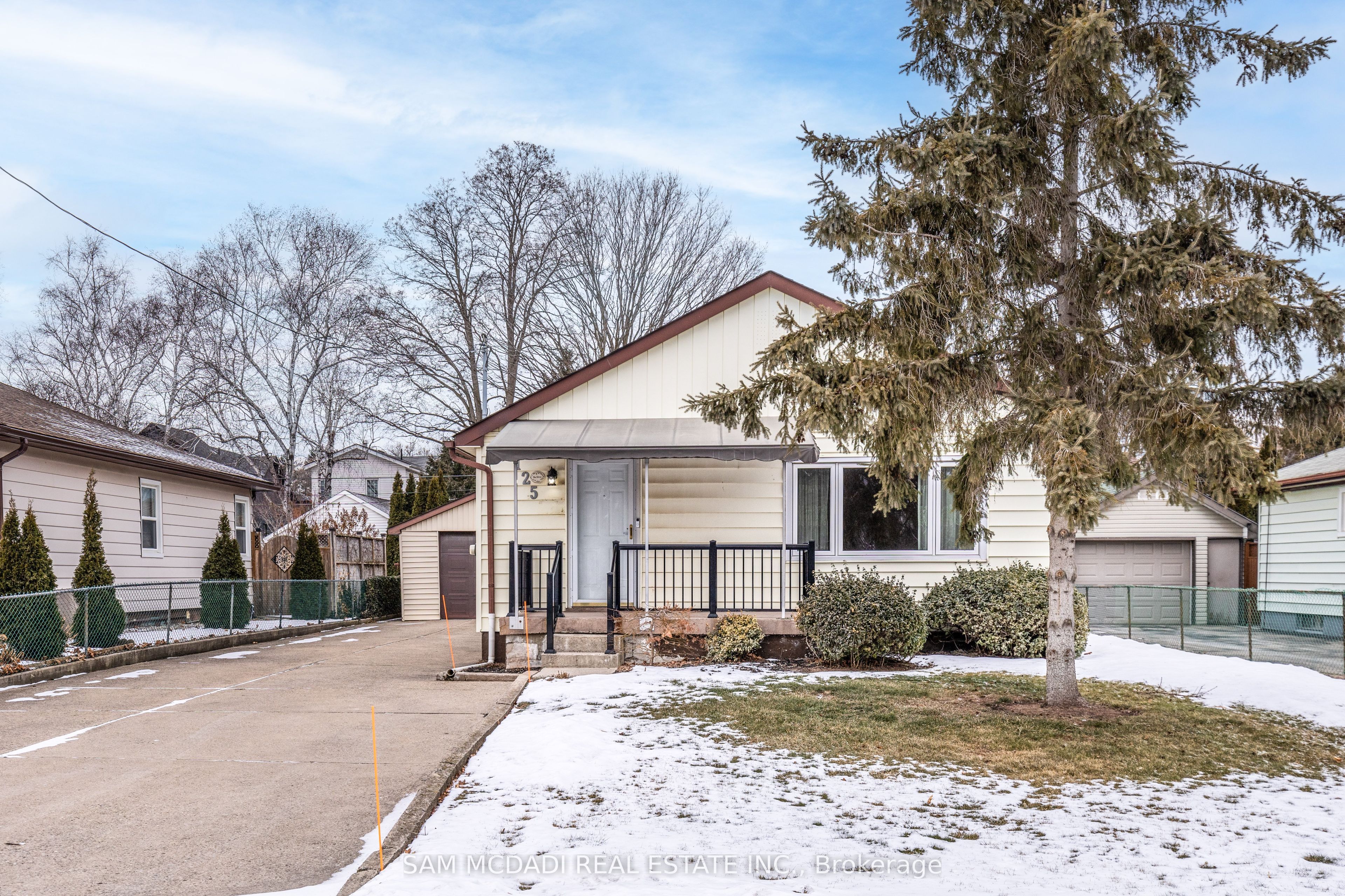 125 Inglewood Drive Property Photo 1