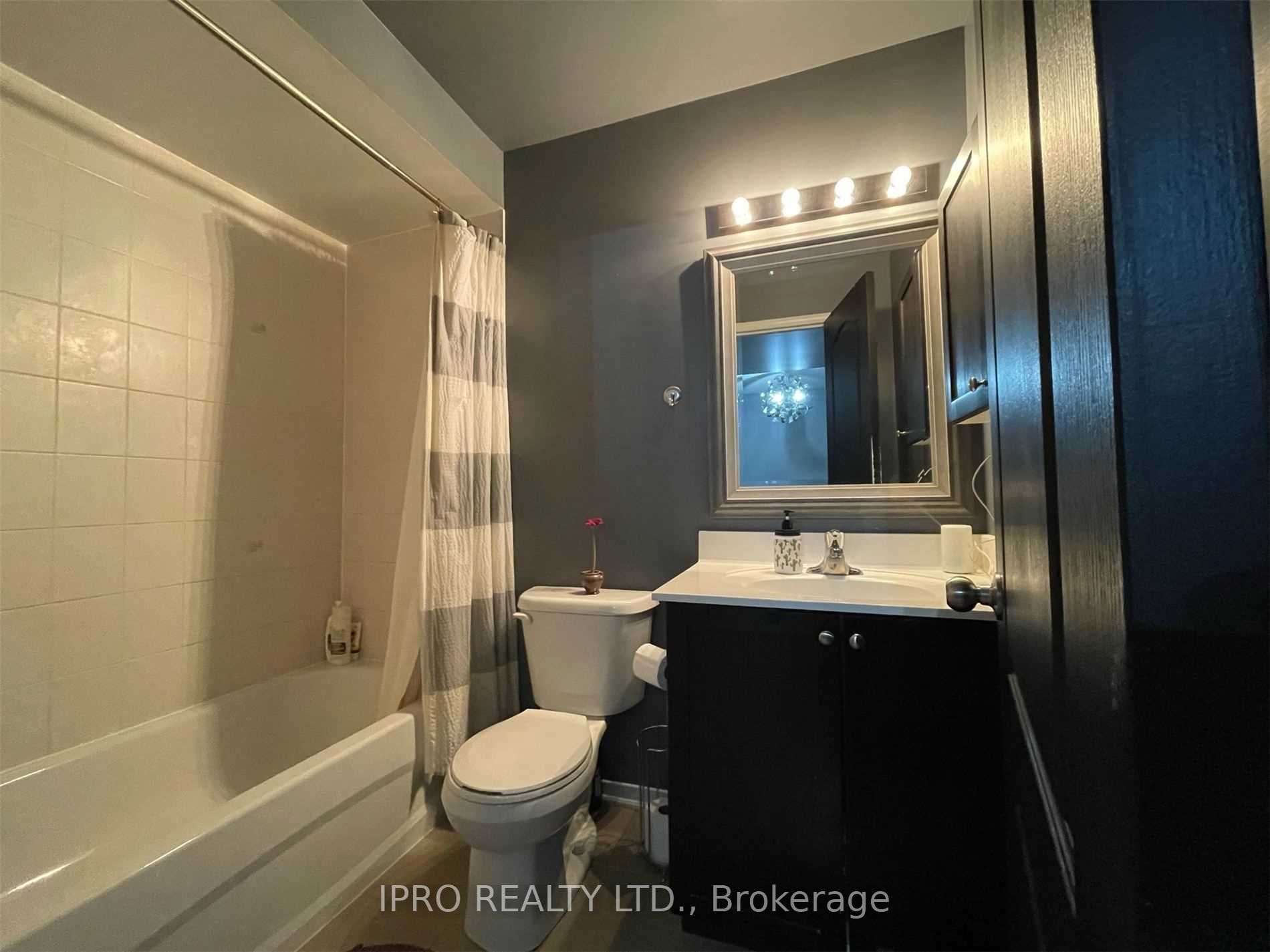 #8 - 2460 Post Road Property Photo 8