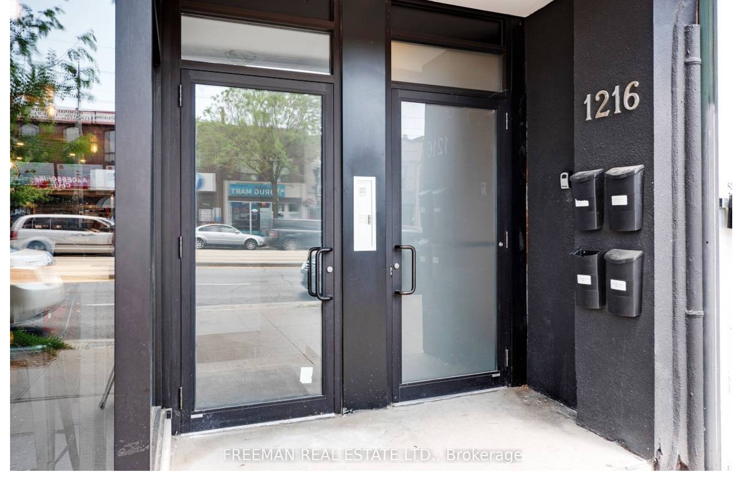 #lower - 1216 St. Clair Avenue Property Photo 3