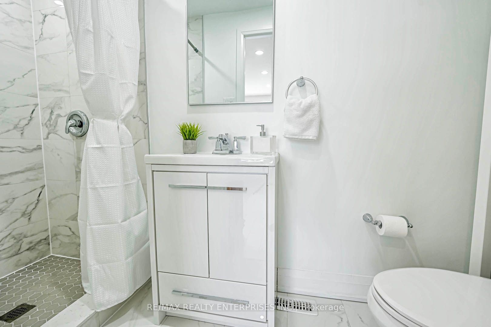 #37 - 6679 Shelter Bay Road Property Photo 12