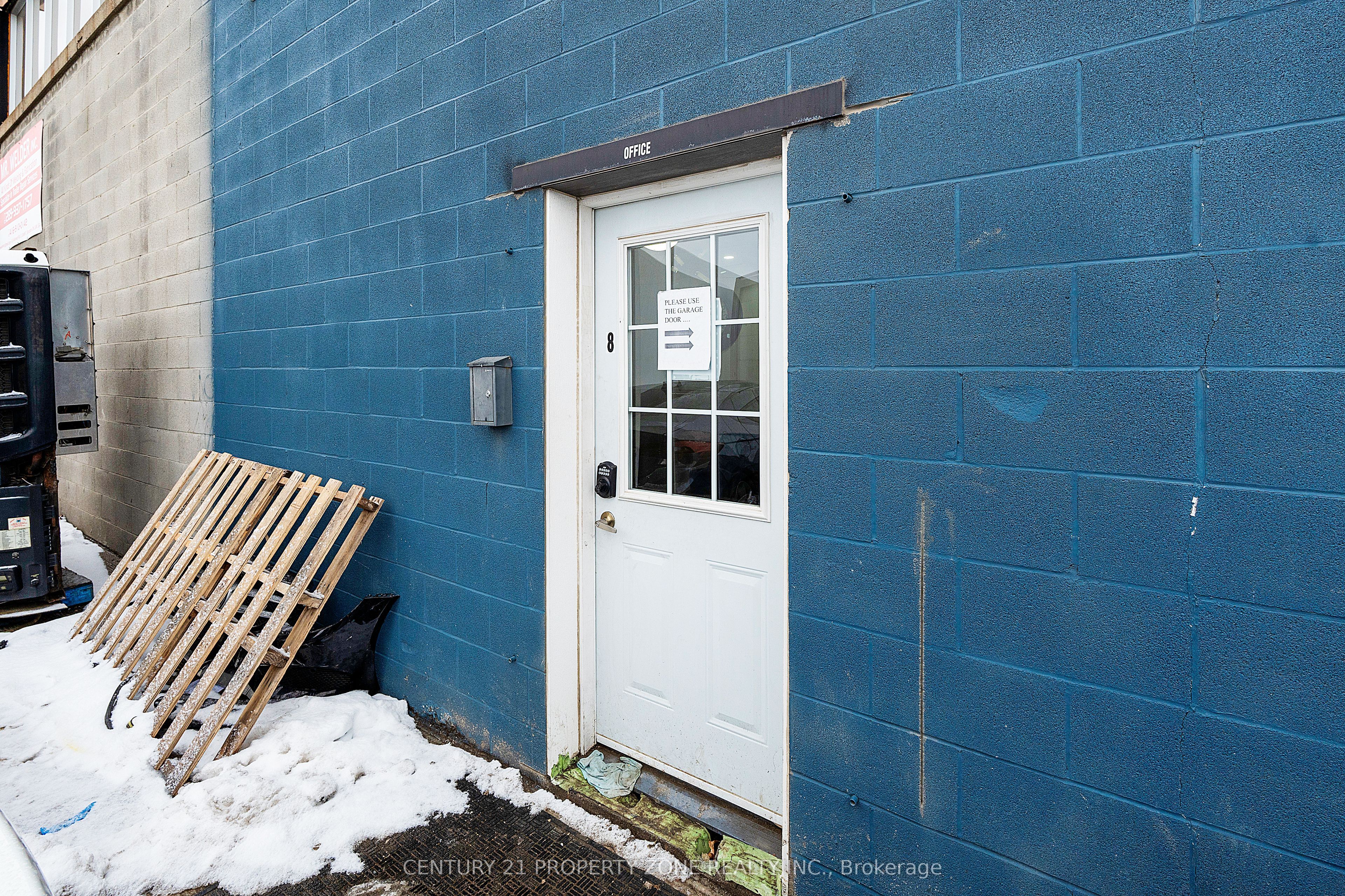 #8 - 134 Kennedy Road Property Photo 4
