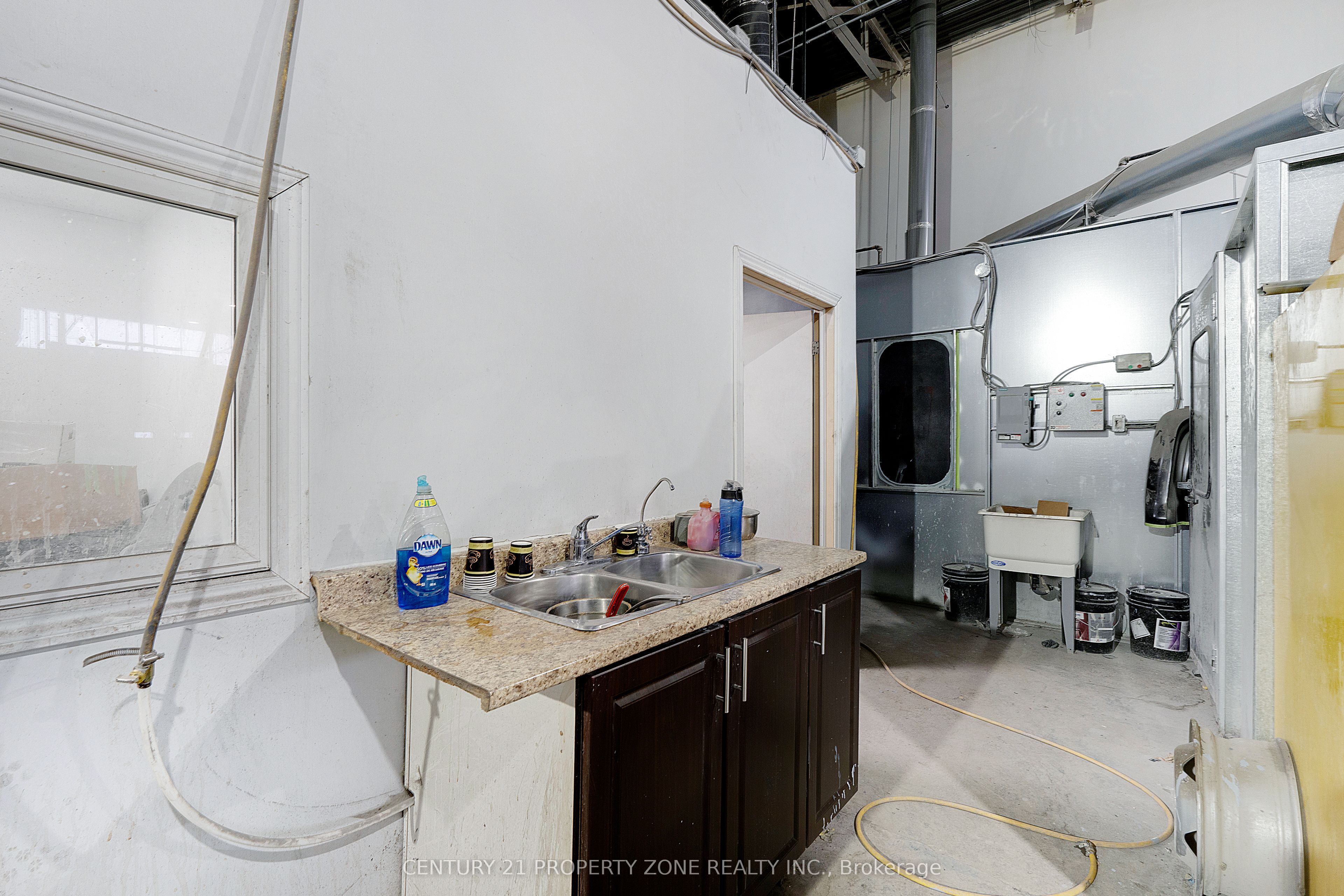 #8 - 134 Kennedy Road Property Photo 9