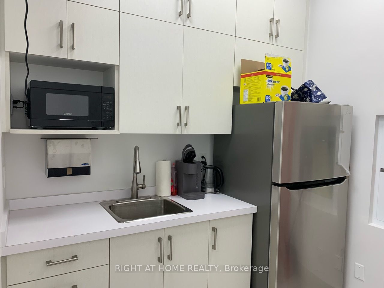 1441 Elgin St Property Photo 13