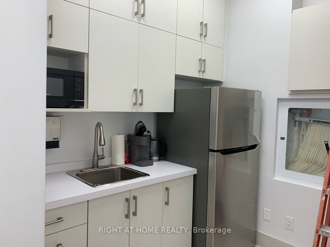 1441 Elgin St Property Photo 19