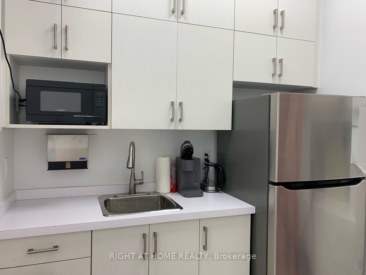 1441 Elgin St Property Photo 20