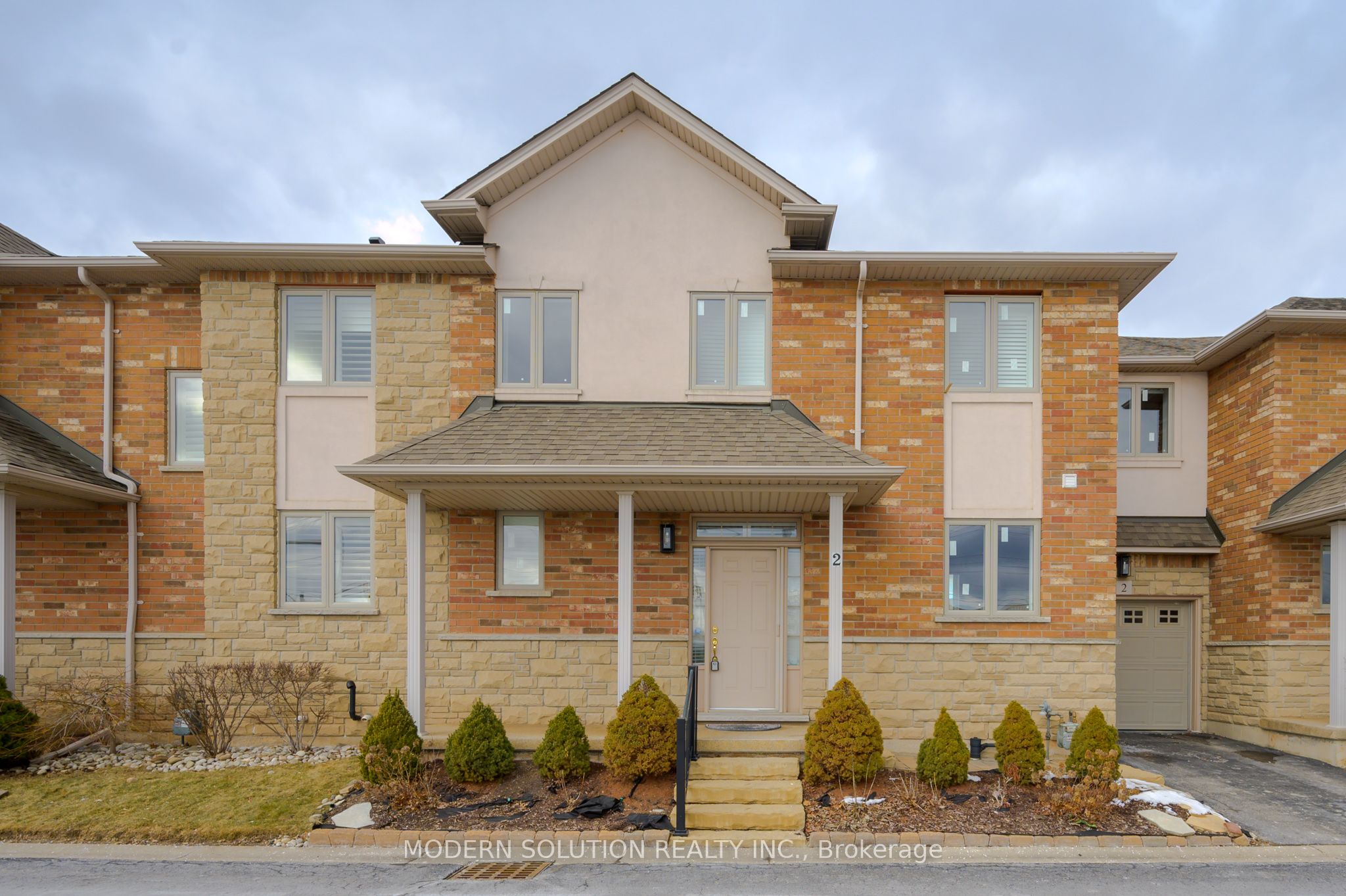 #2 - 5151 Upper Middle Road Property Photo 1