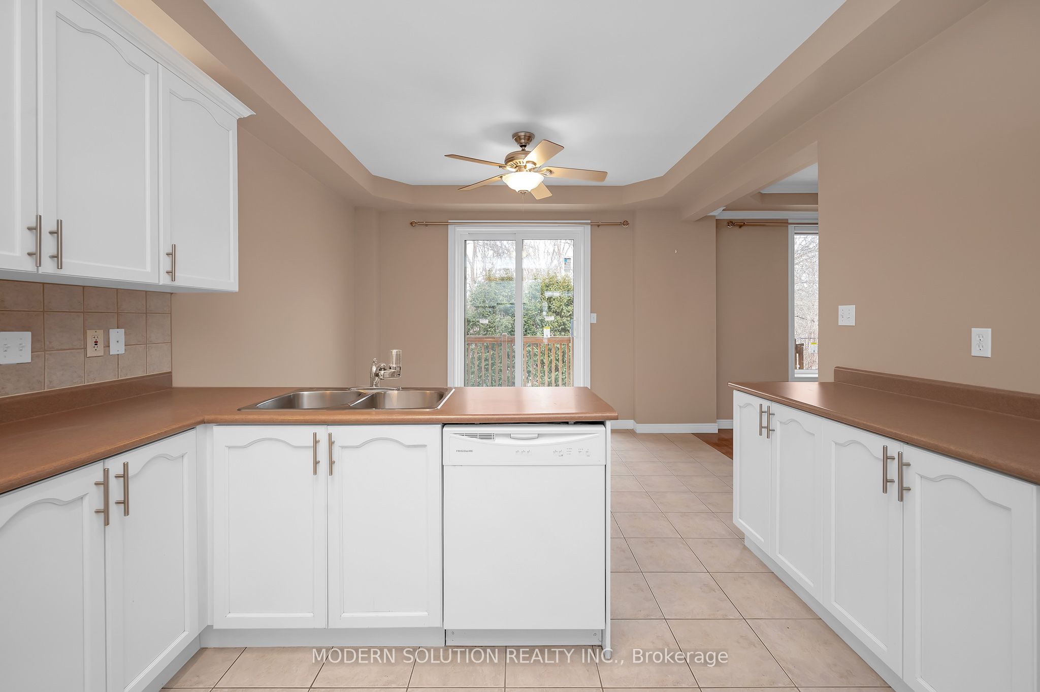#2 - 5151 Upper Middle Road Property Photo 11
