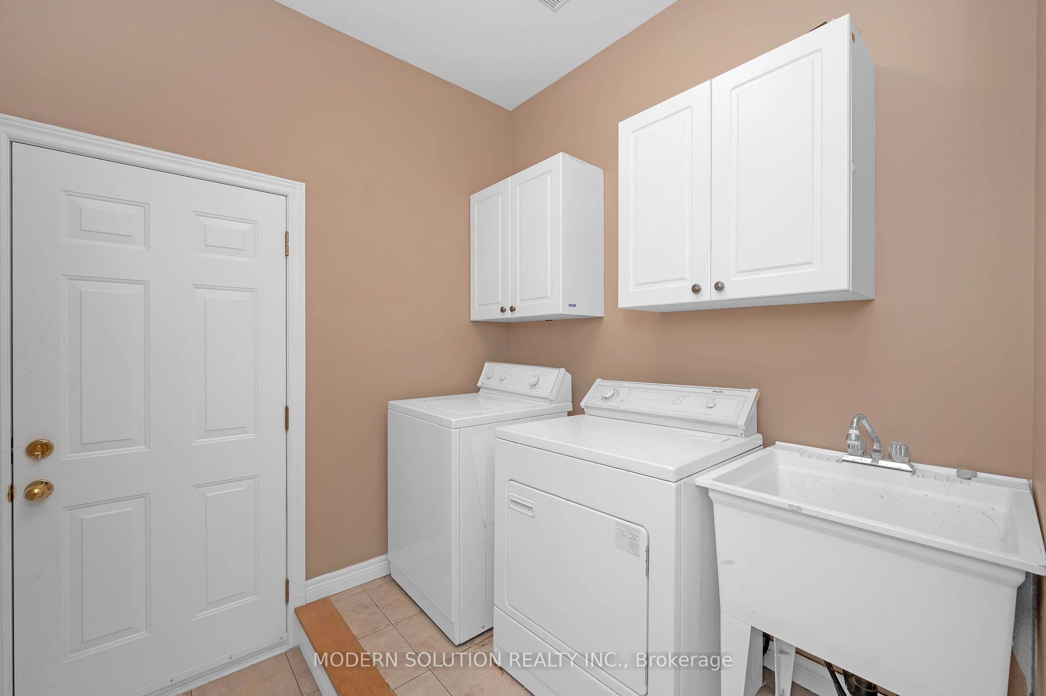 #2 - 5151 Upper Middle Road Property Photo 12