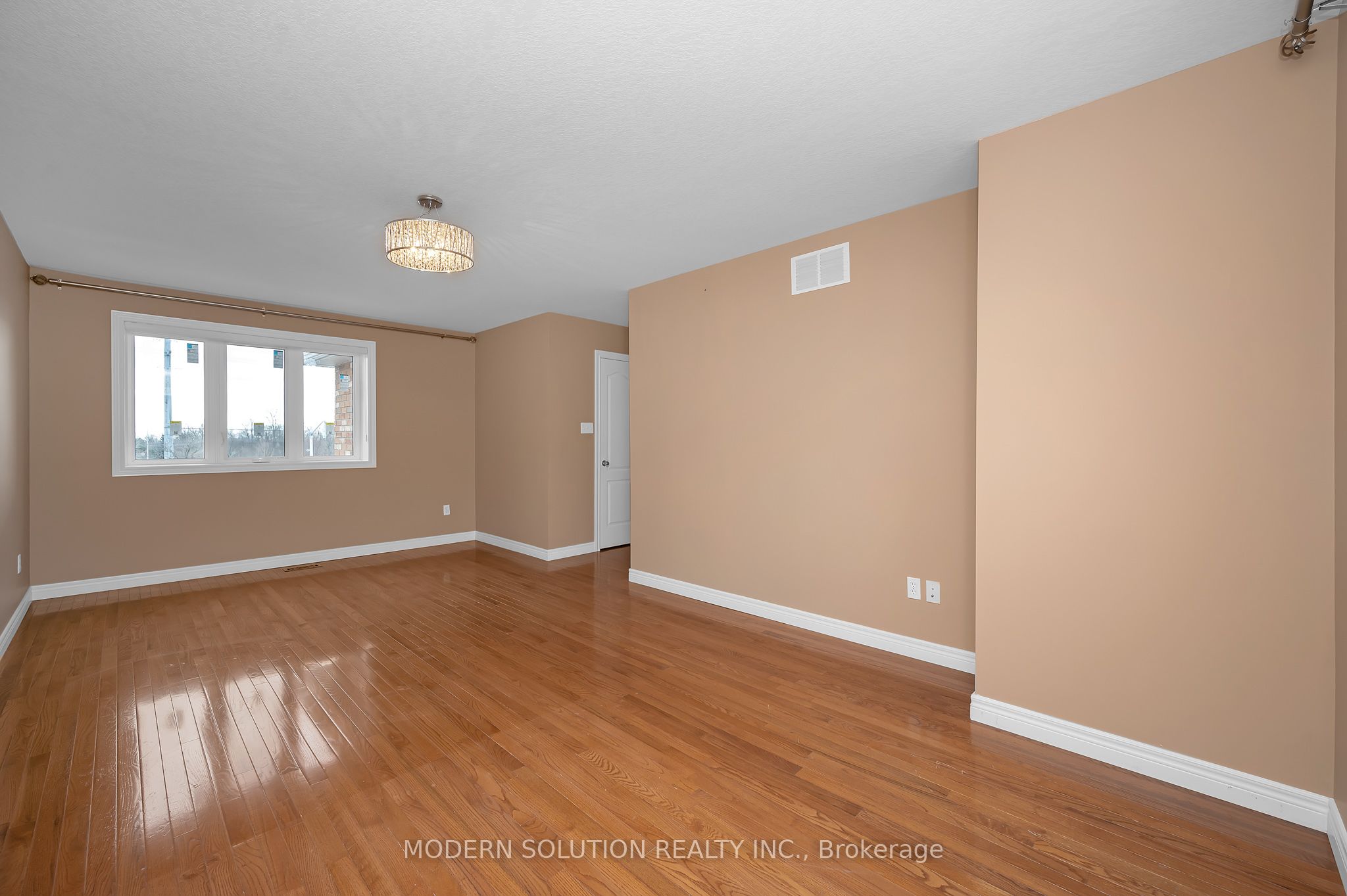 #2 - 5151 Upper Middle Road Property Photo 14