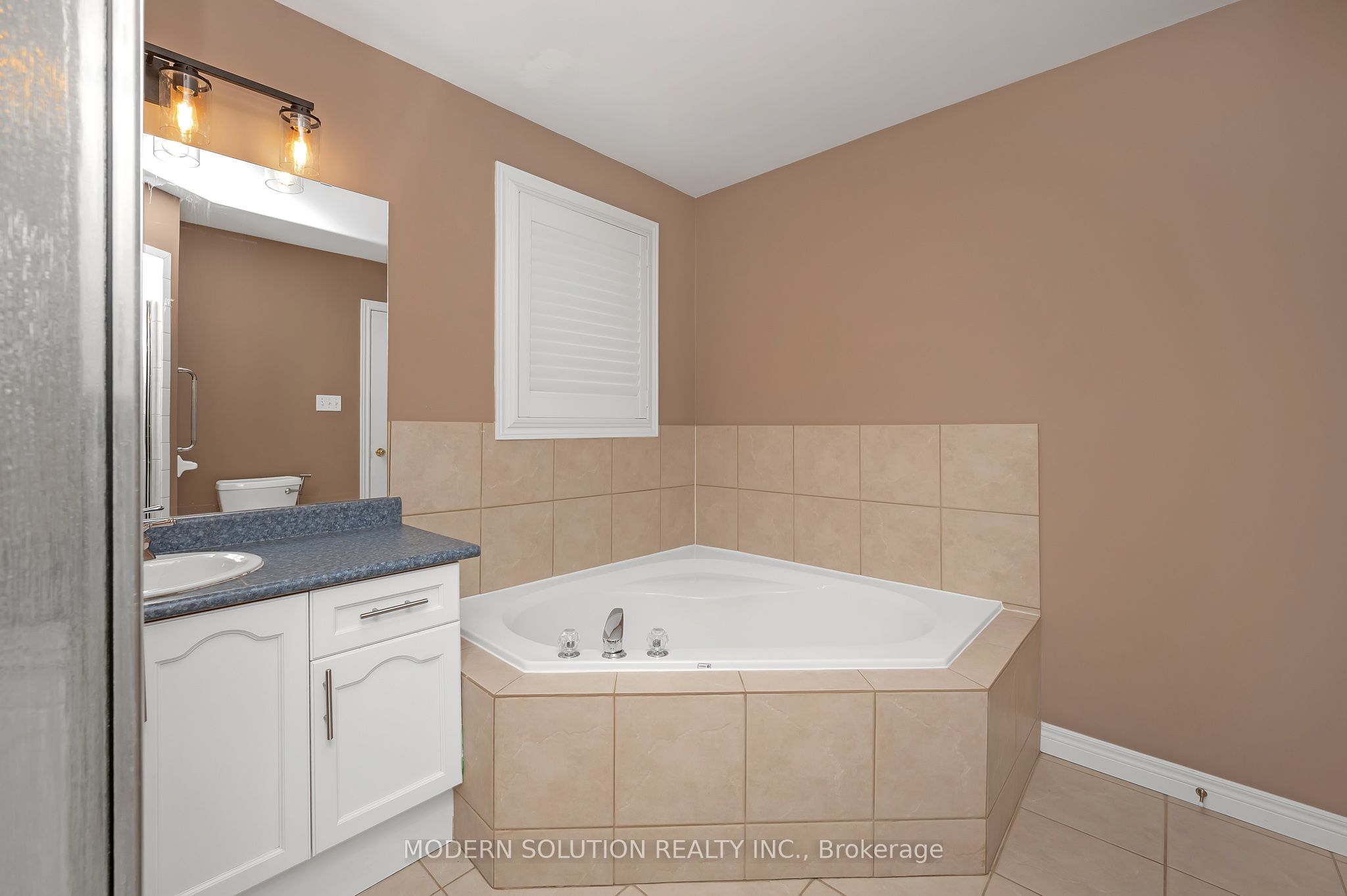 #2 - 5151 Upper Middle Road Property Photo 16