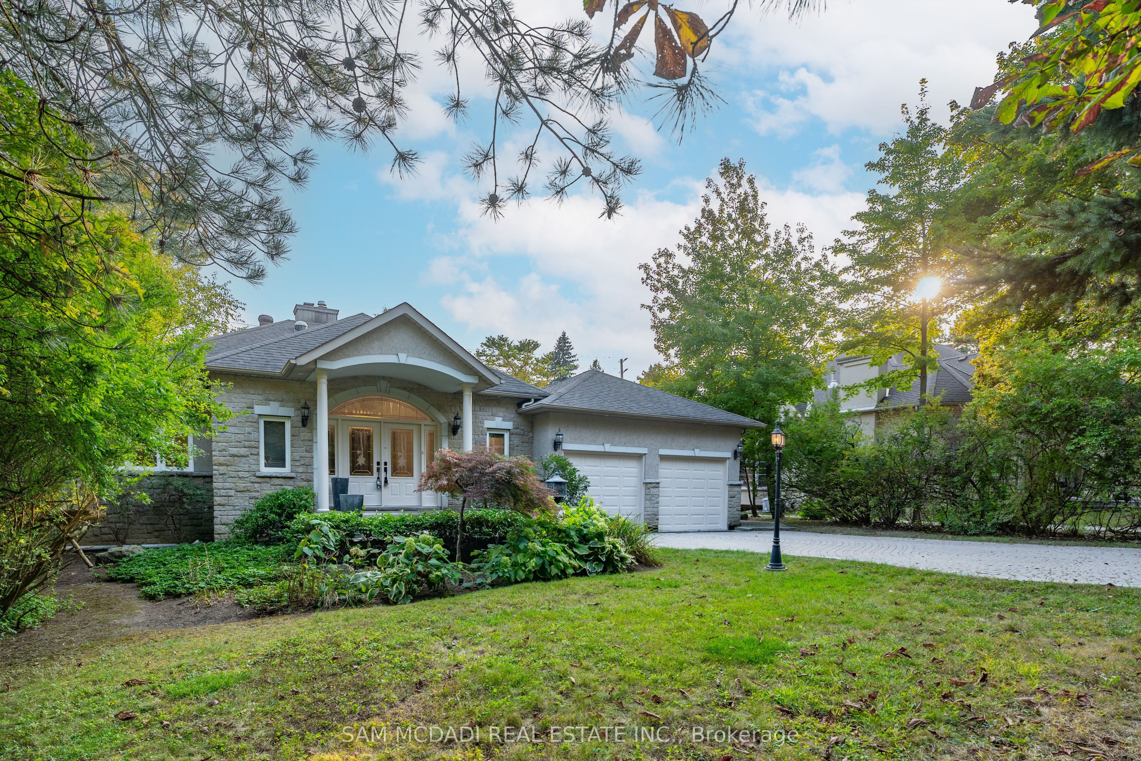 1262 Mississauga Road Property Photo 1