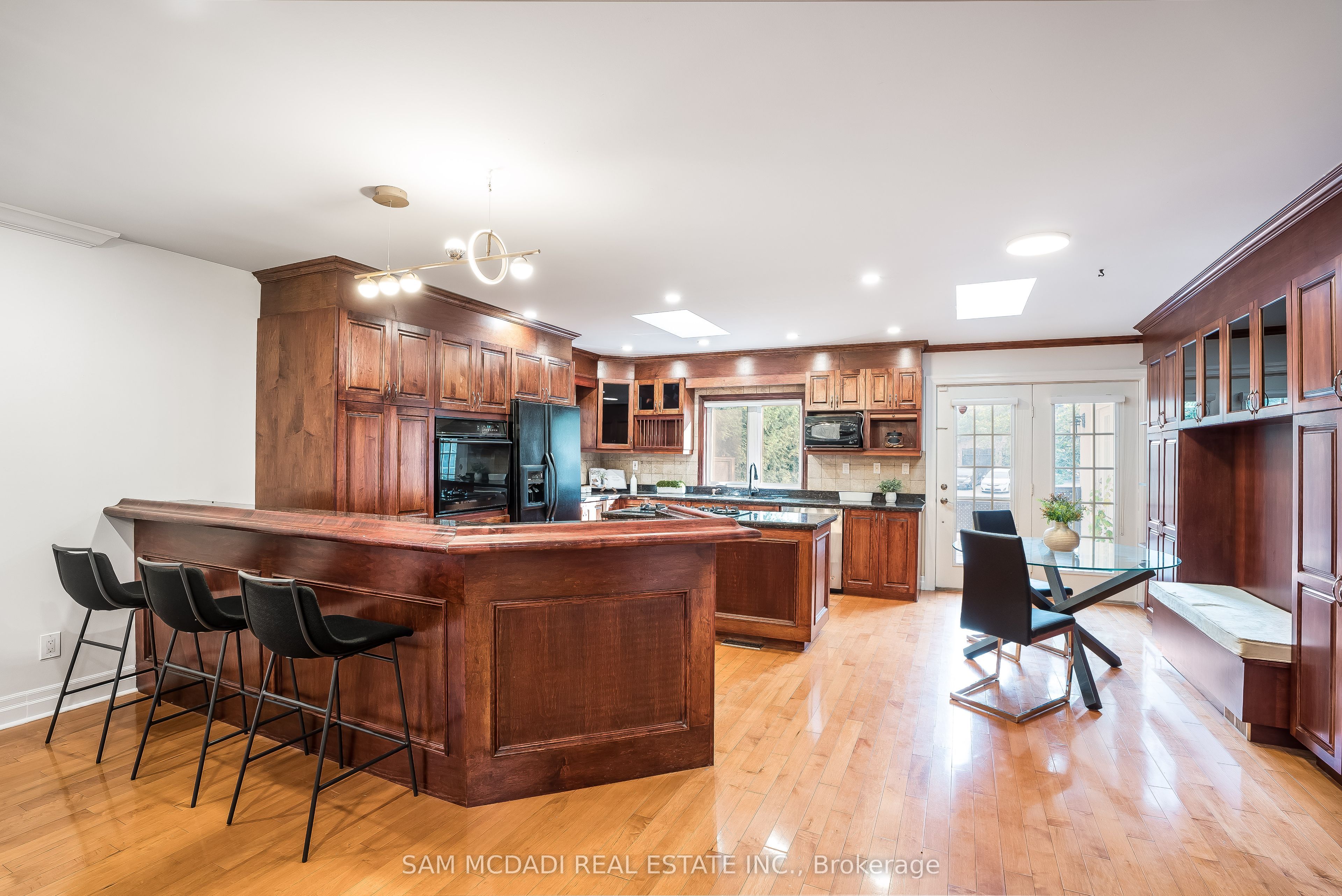 1262 Mississauga Road Property Photo 9