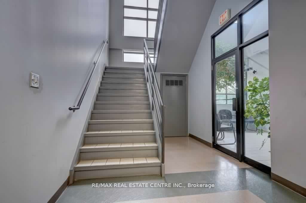 #unit A - 6811 Edwards Boulevard Property Photo 3