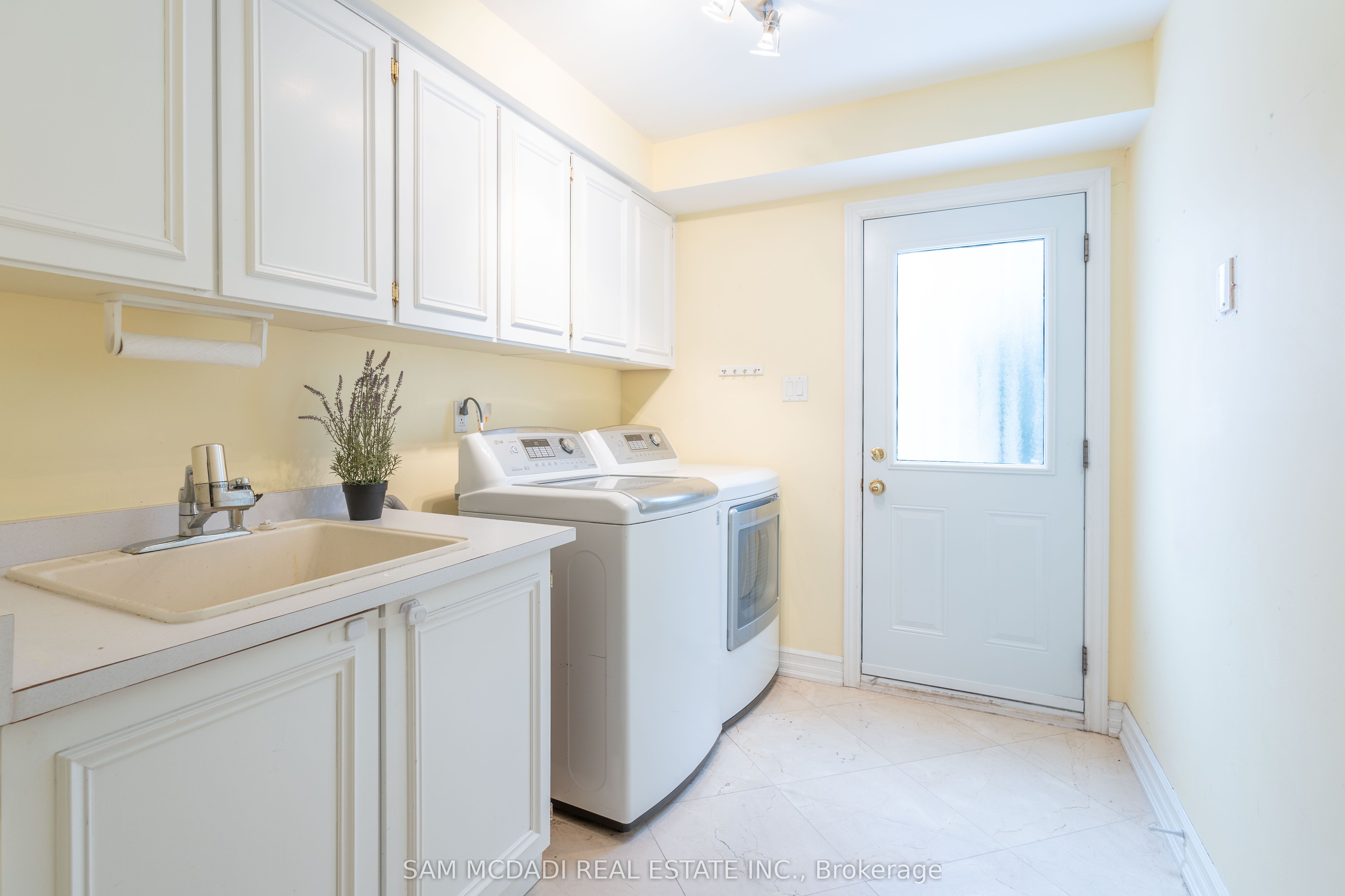 1836 Friar Tuck Court Property Photo 17