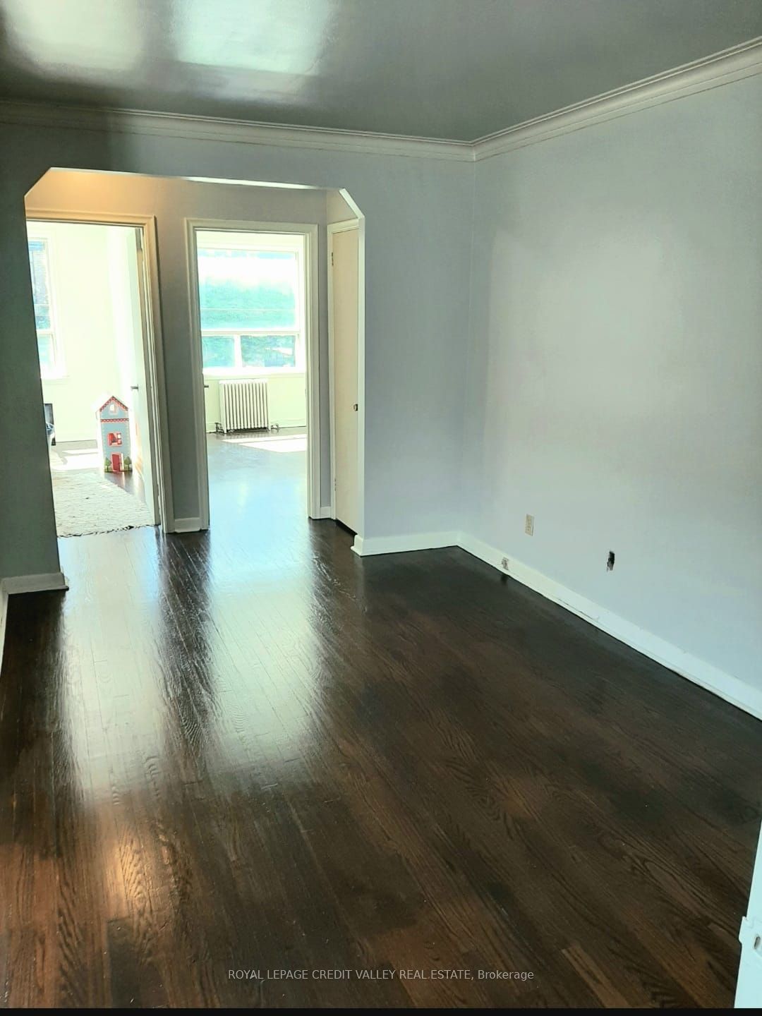 5118 Dundas Street Property Photo 6