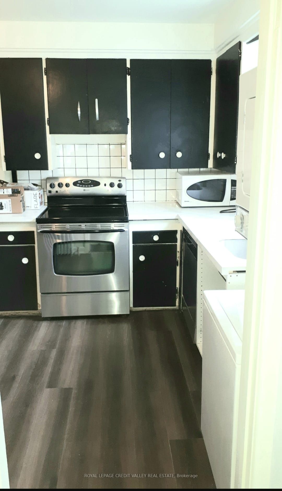 5118 Dundas Street Property Photo 7