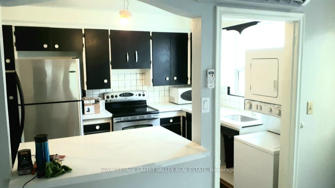 5118 Dundas Street Property Photo 8