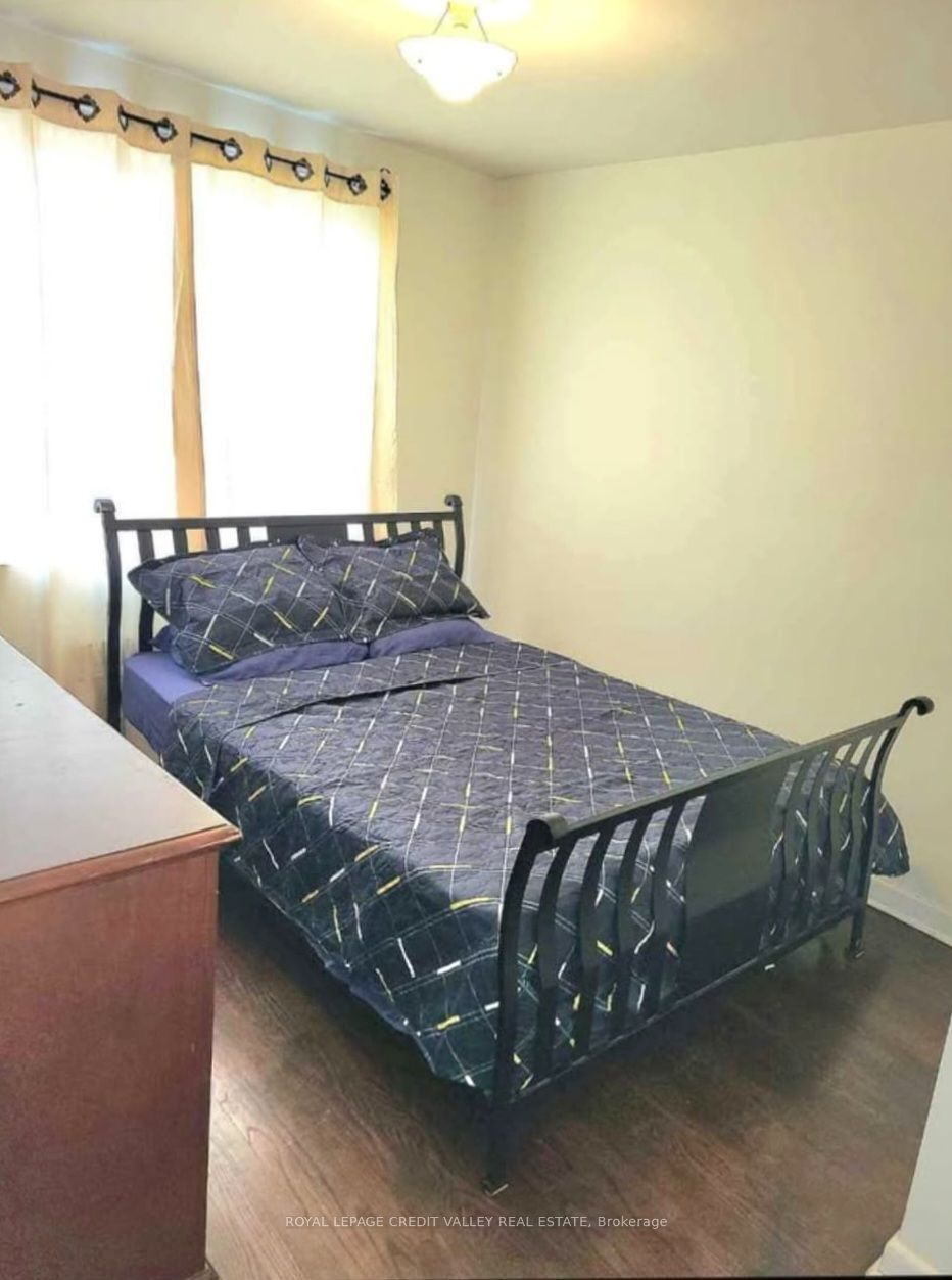 5118 Dundas Street Property Photo 10