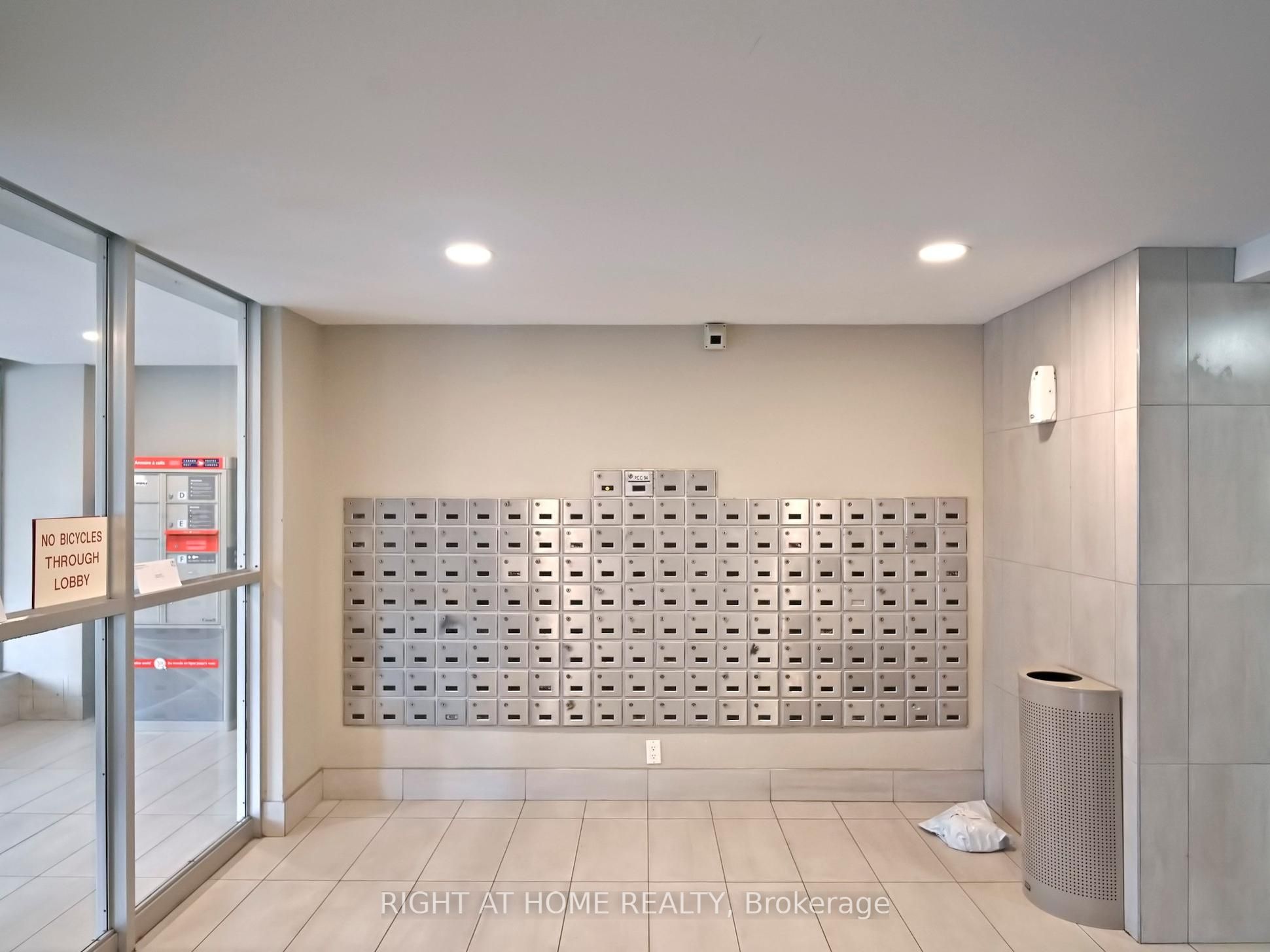 #1004 - 1100 Caven Street Property Photo 4