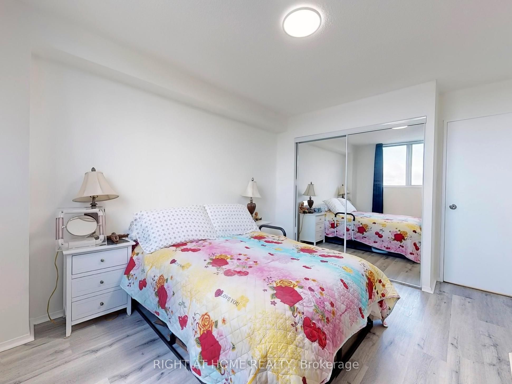 #1004 - 1100 Caven Street Property Photo 17