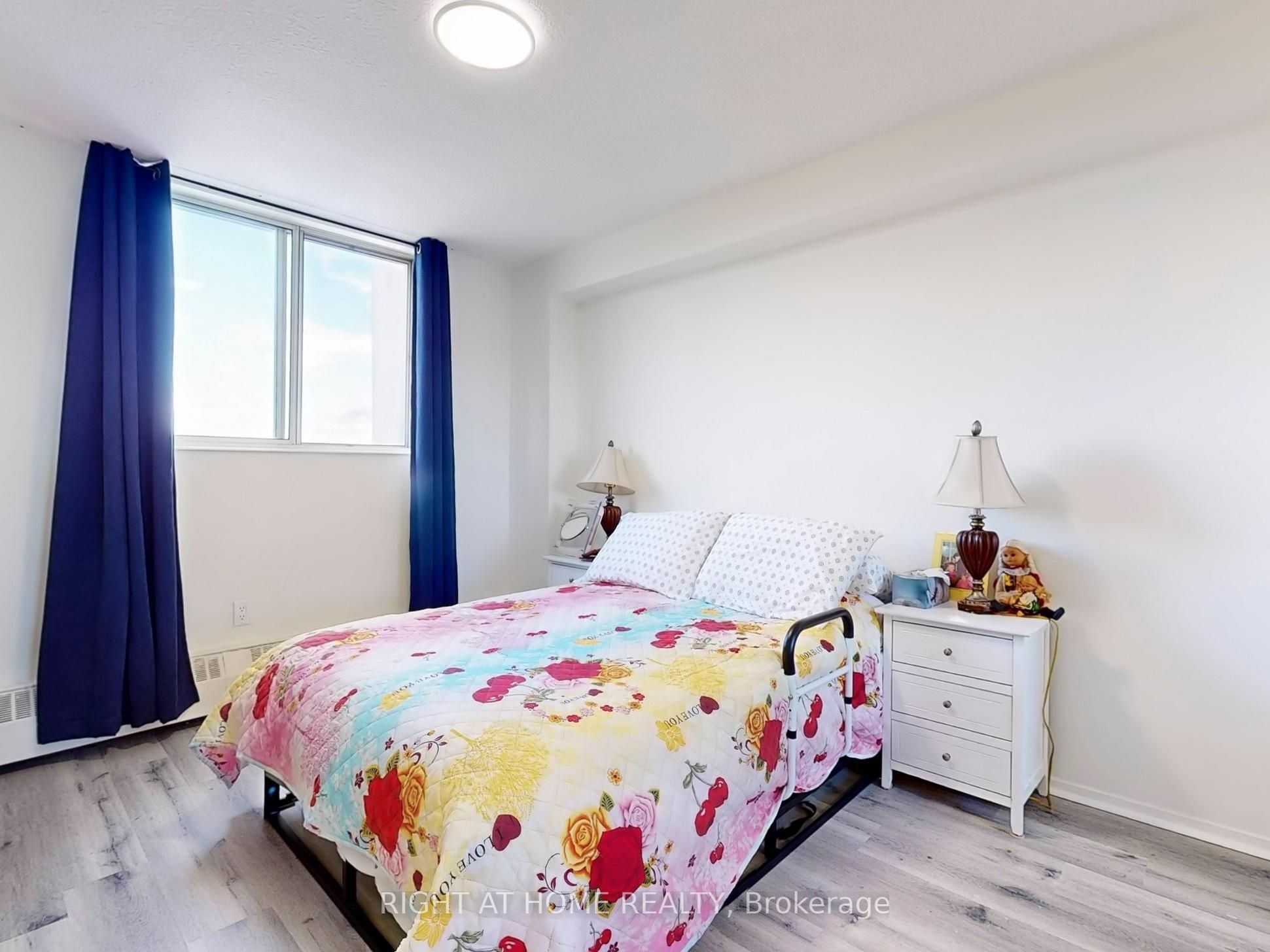 #1004 - 1100 Caven Street Property Photo 18