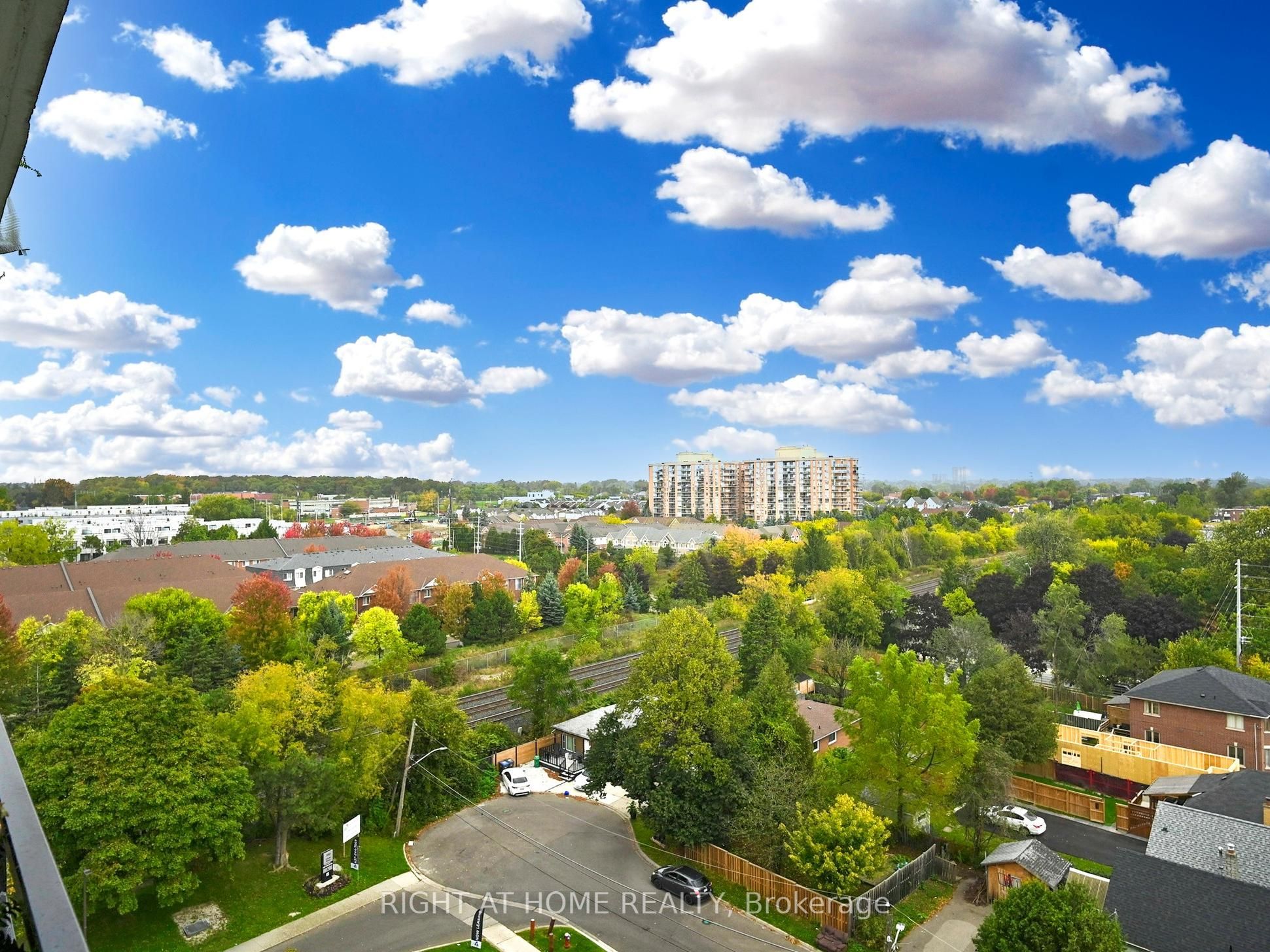#1004 - 1100 Caven Street Property Photo 19