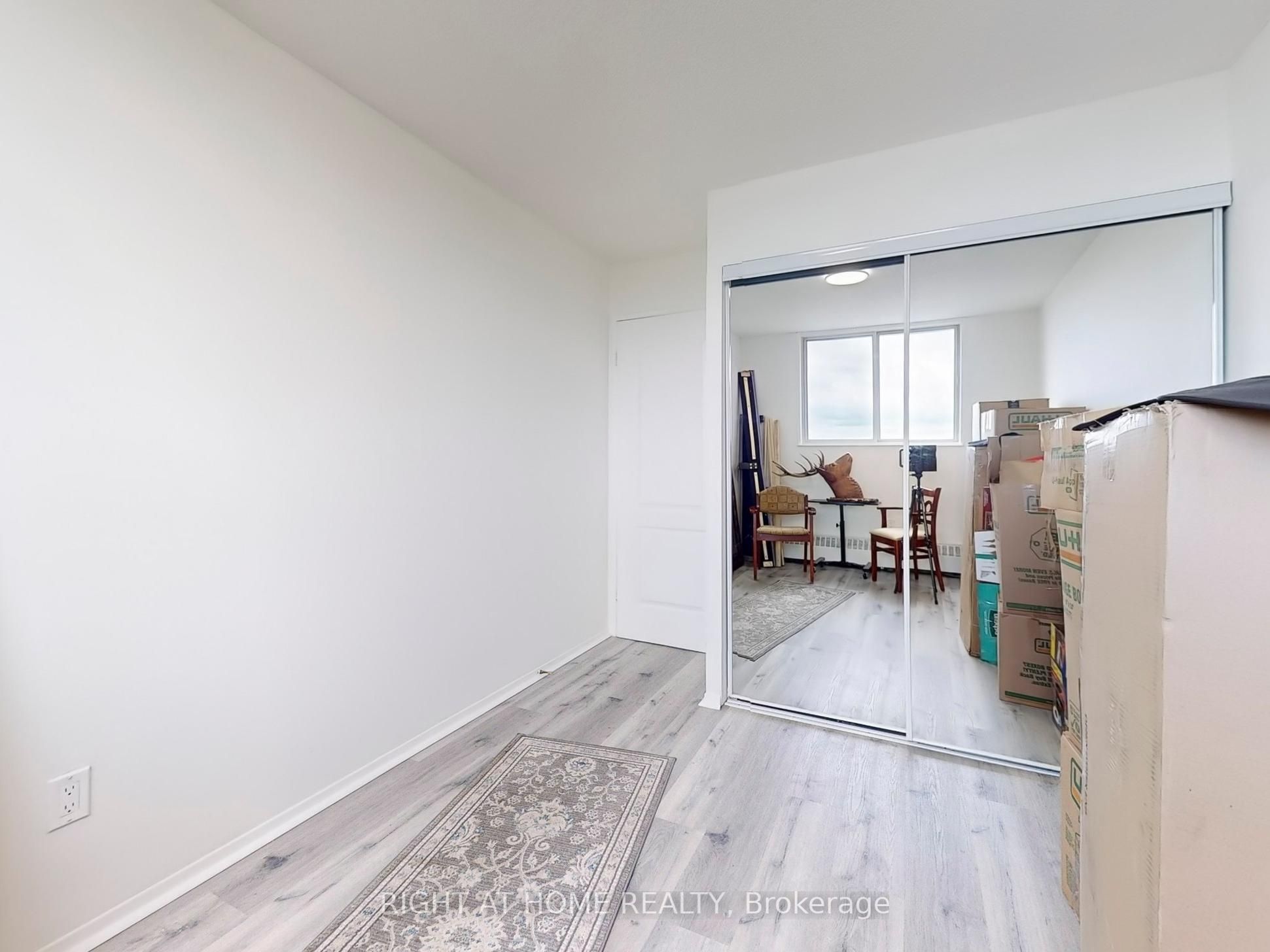 #1004 - 1100 Caven Street Property Photo 24
