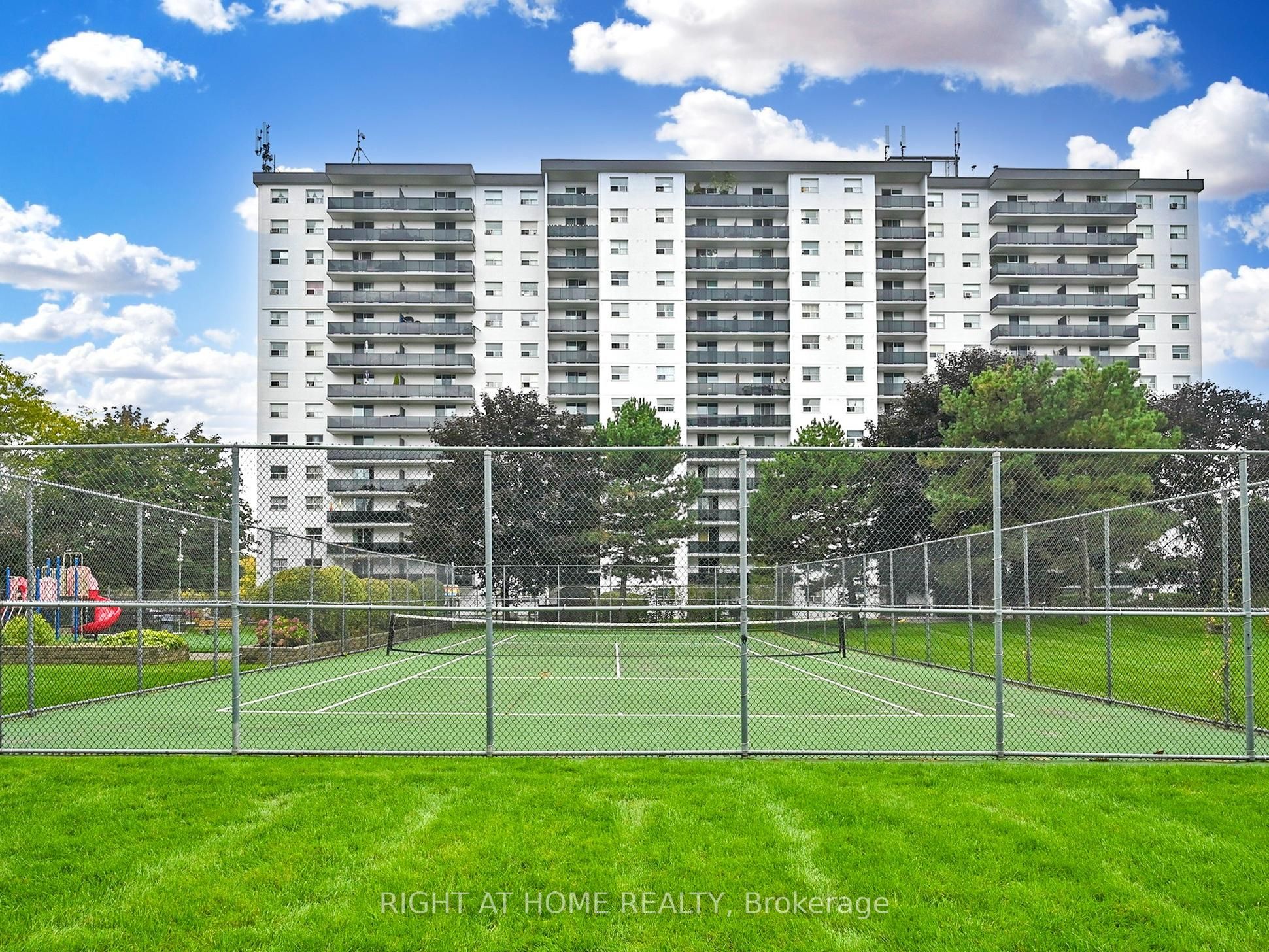 #1004 - 1100 Caven Street Property Photo 27