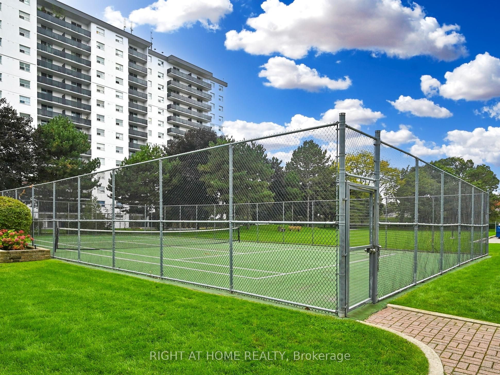 #1004 - 1100 Caven Street Property Photo 30