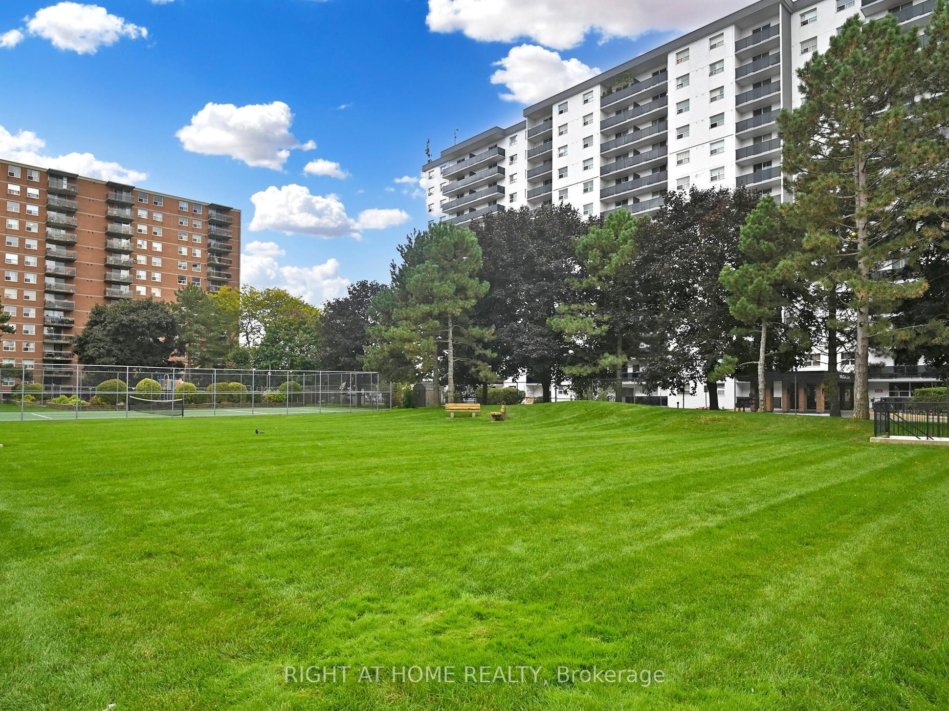 #1004 - 1100 Caven Street Property Photo 32